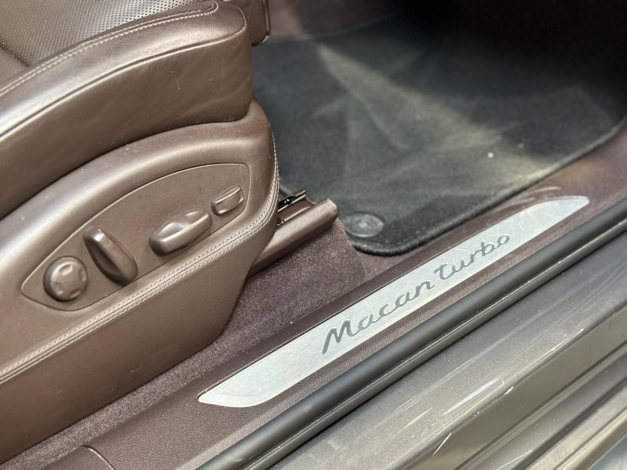 PORSCHE MACAN TURBO