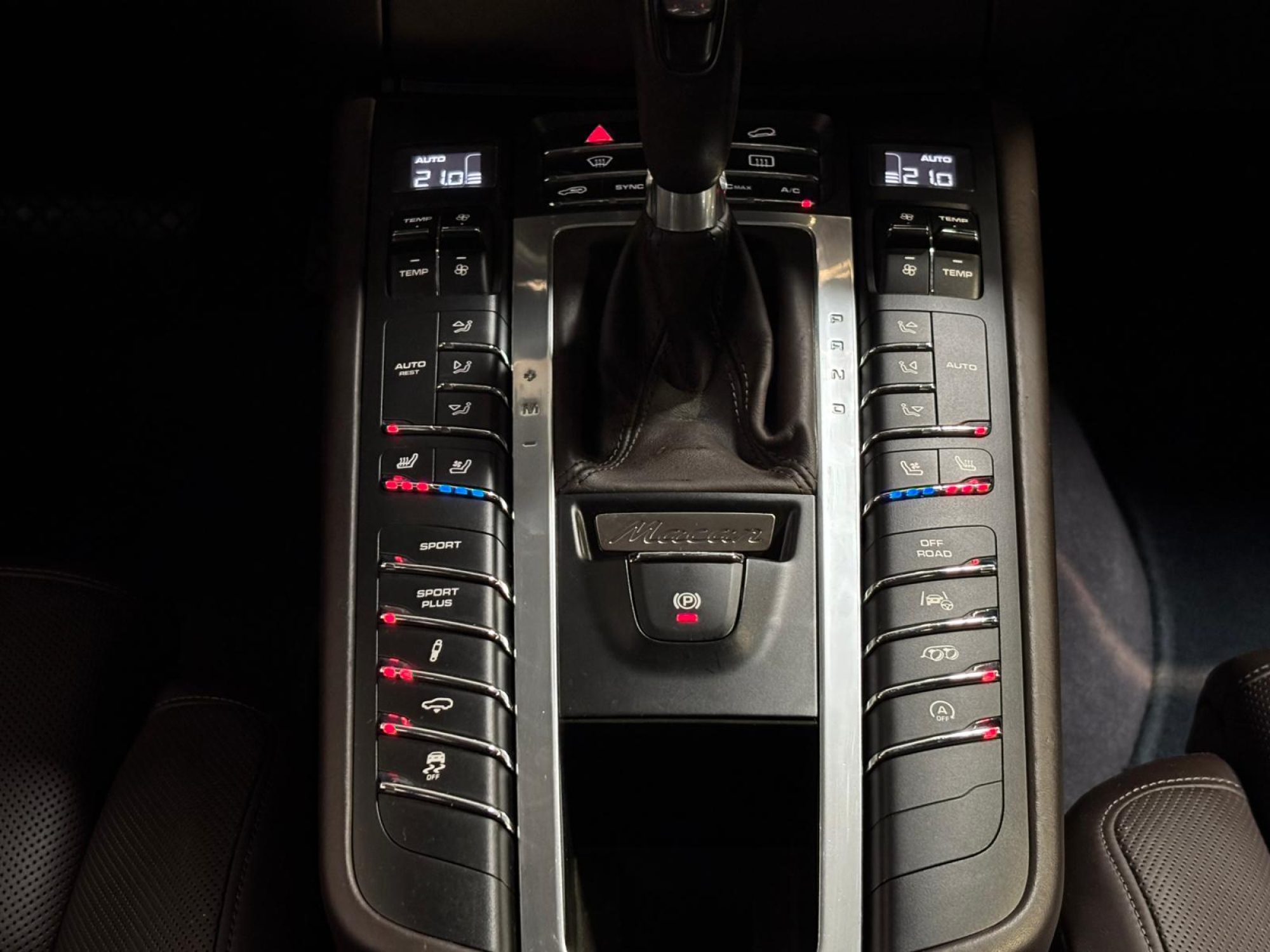 PORSCHE MACAN TURBO