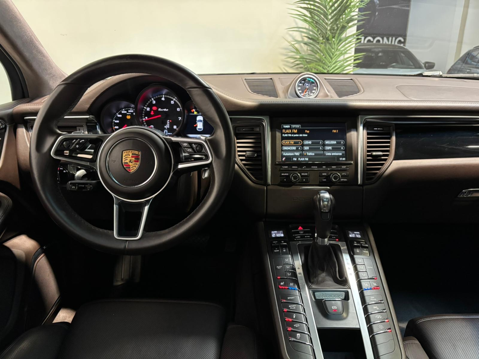 PORSCHE MACAN TURBO