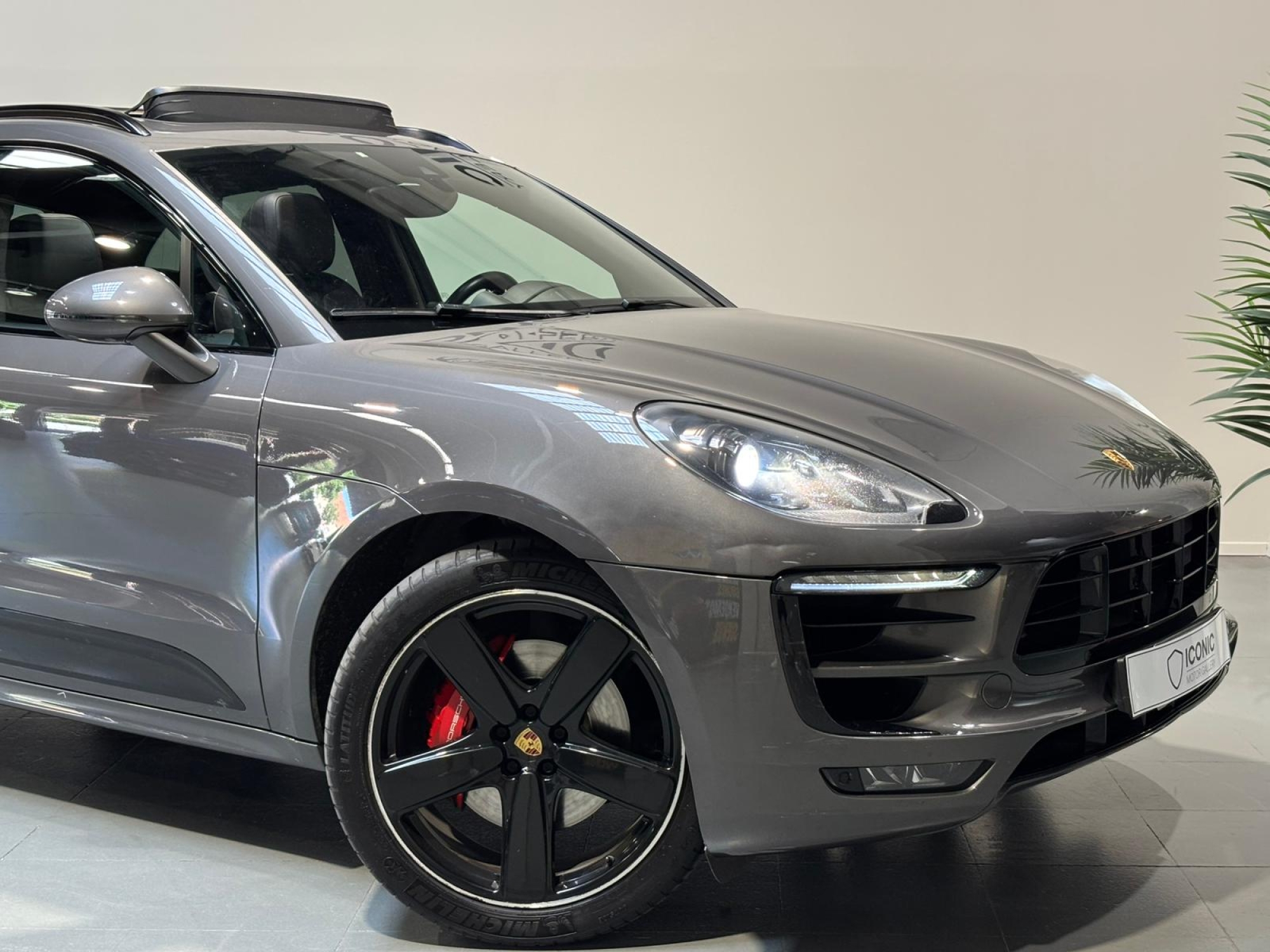PORSCHE MACAN TURBO
