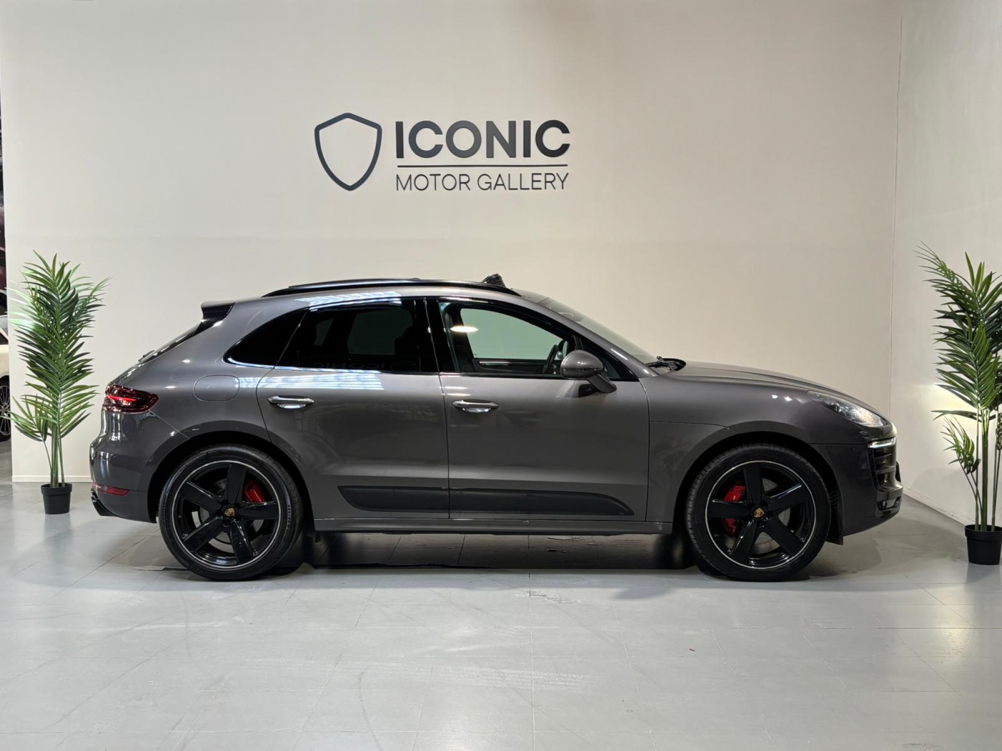 PORSCHE MACAN TURBO