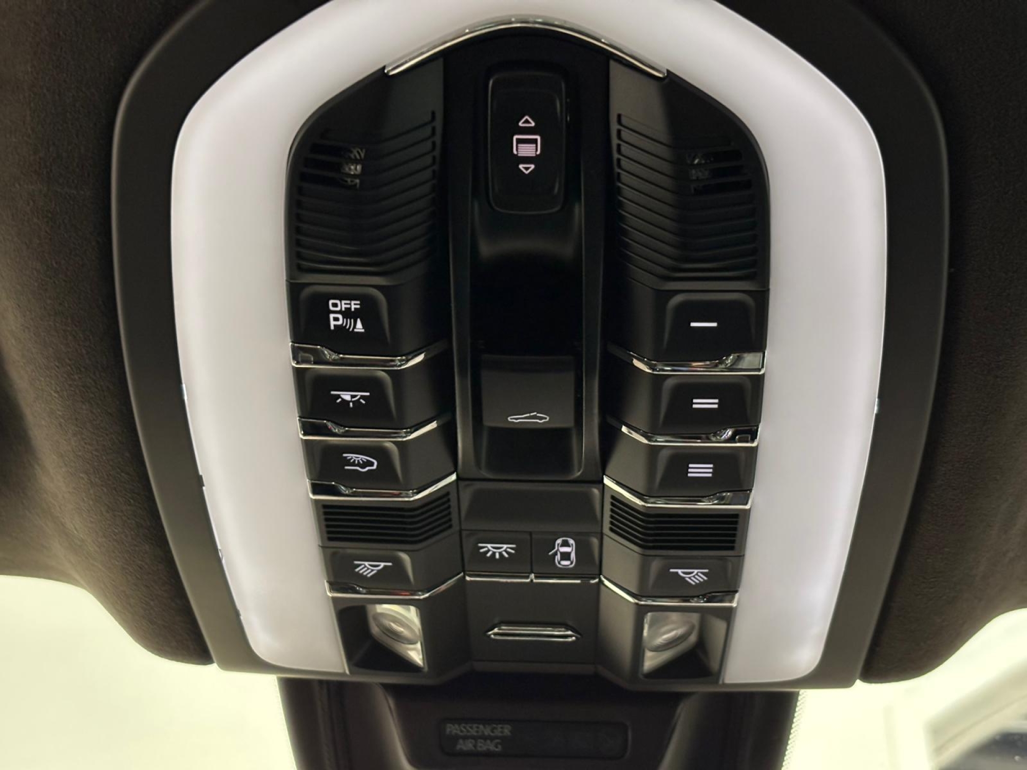 PORSCHE MACAN TURBO