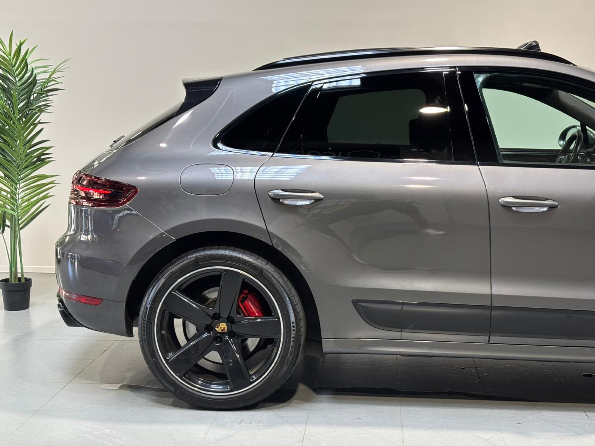 PORSCHE MACAN TURBO