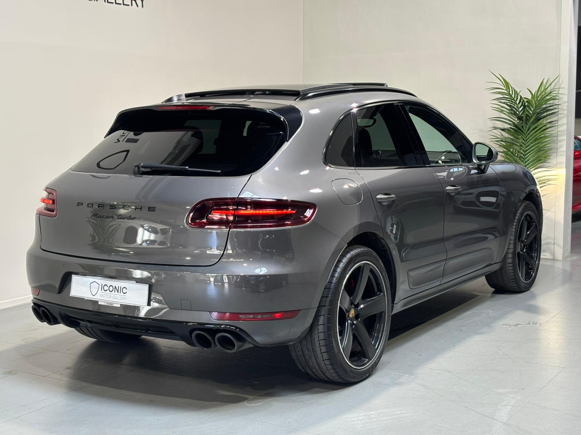PORSCHE MACAN TURBO