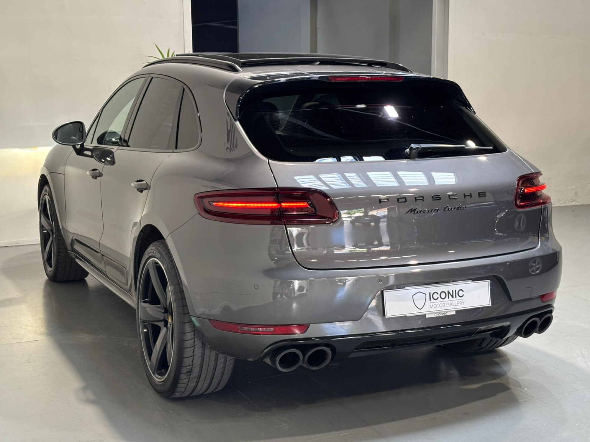 PORSCHE MACAN TURBO