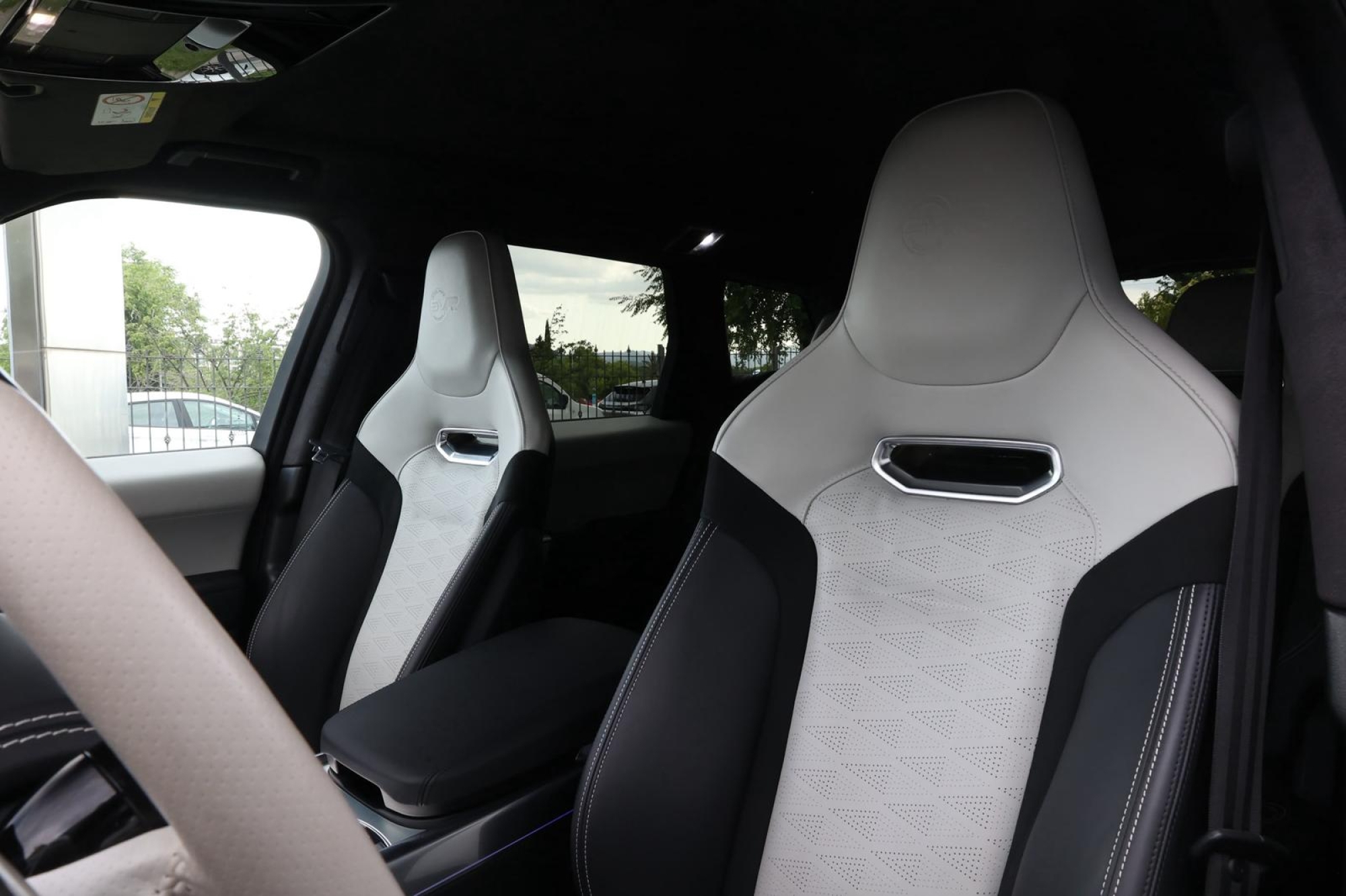 LAND ROVER RANGE ROVER SPORT SVR