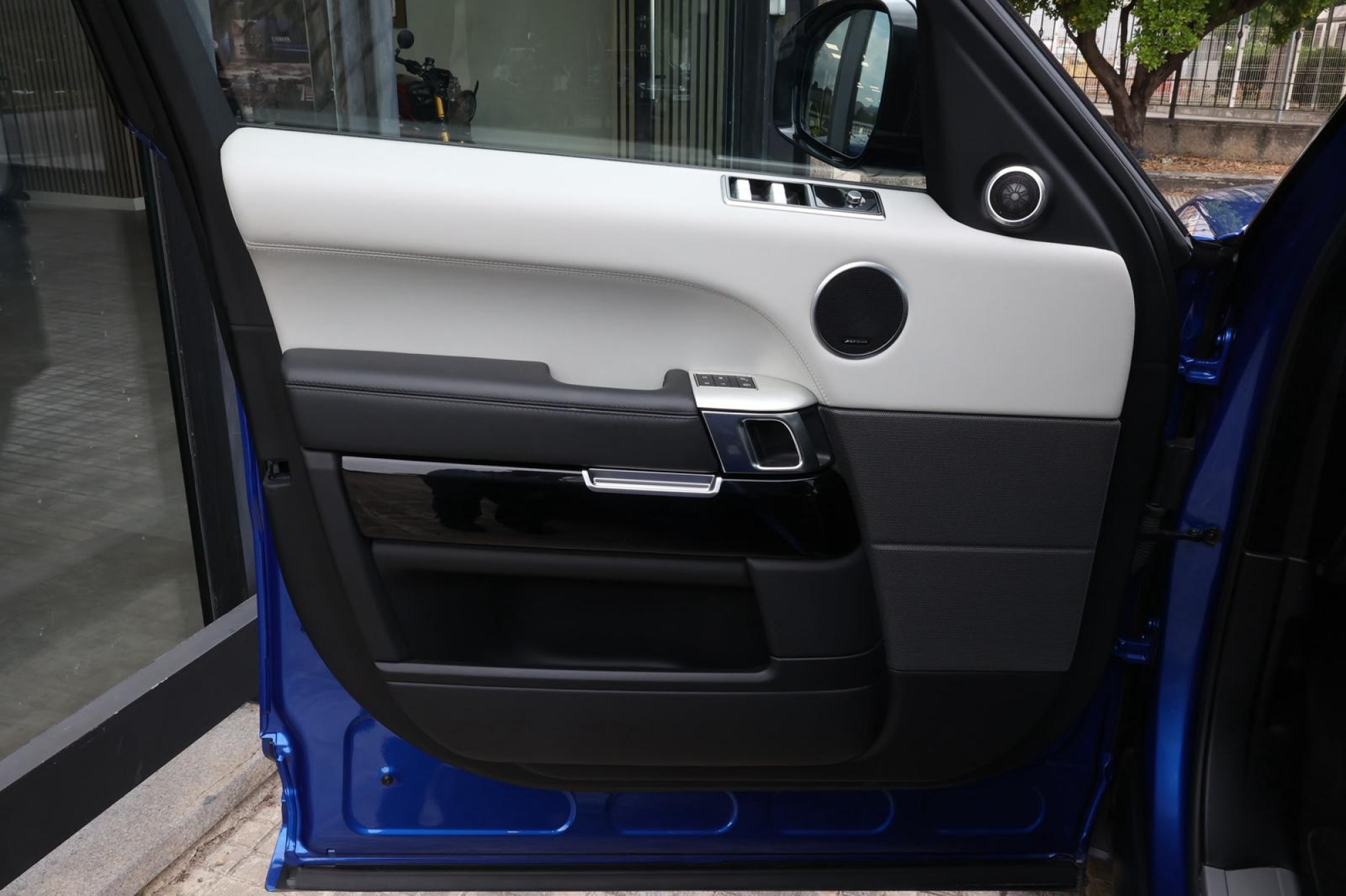 LAND ROVER RANGE ROVER SPORT SVR
