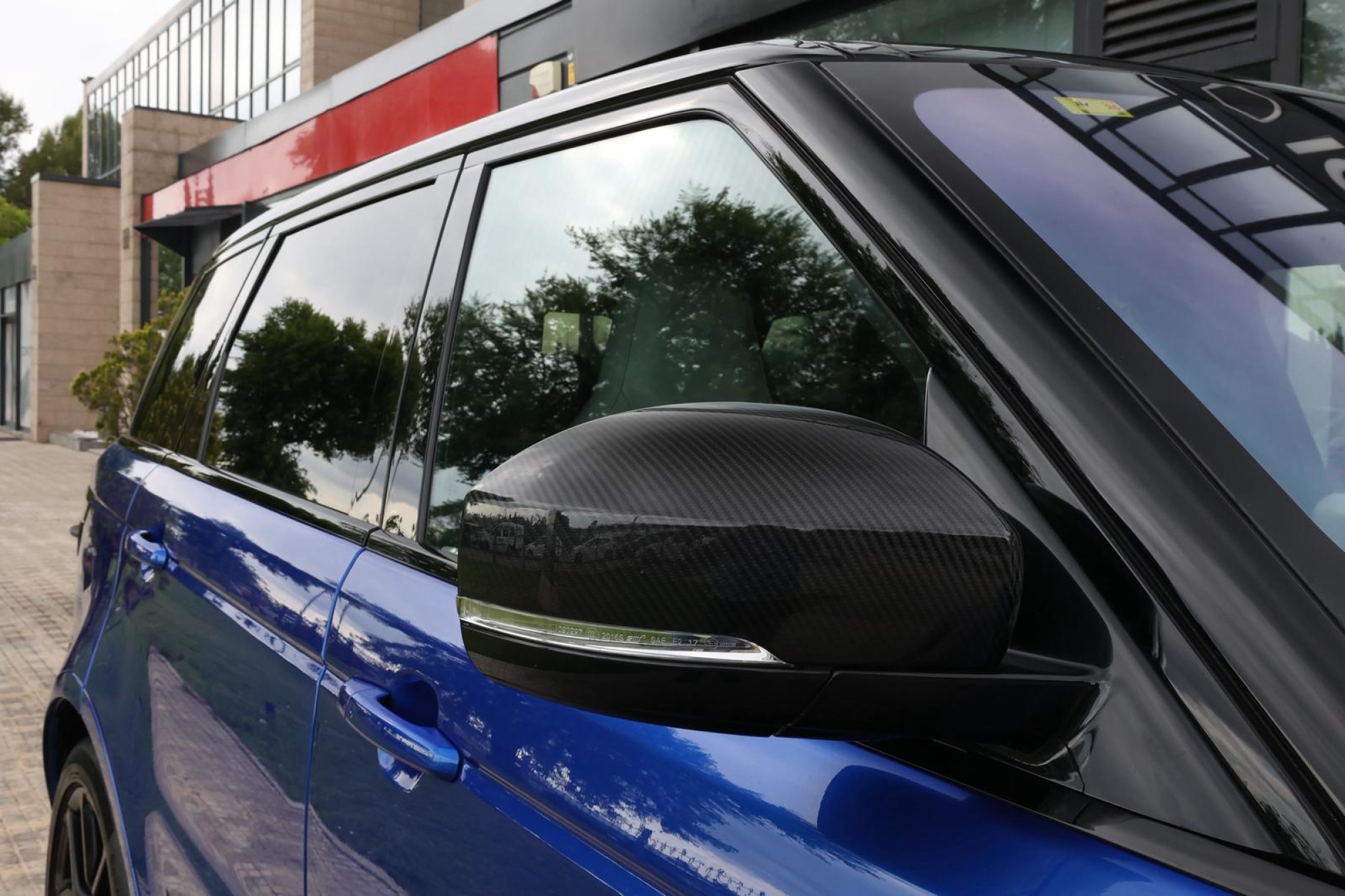 LAND ROVER RANGE ROVER SPORT SVR