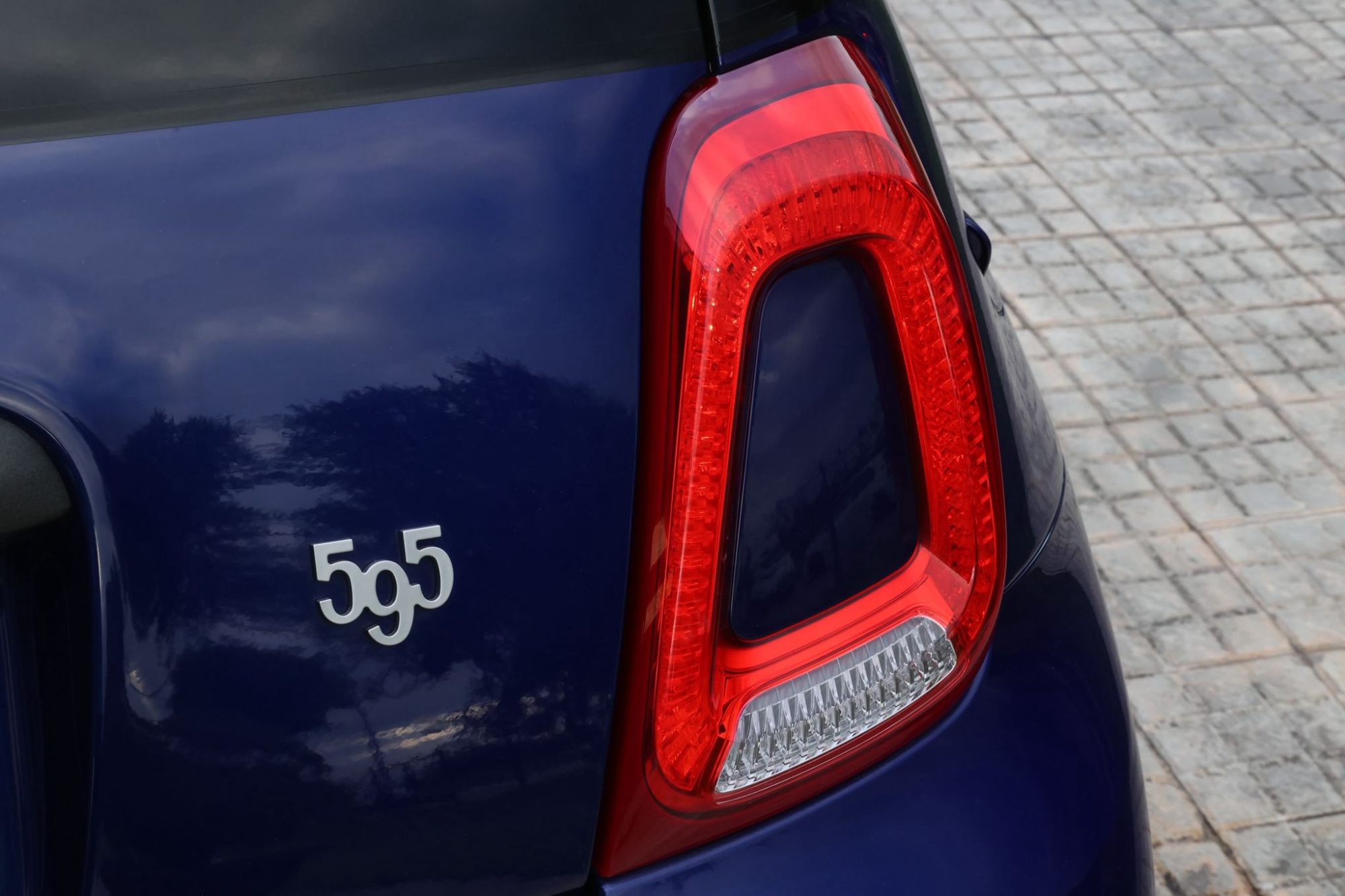 ABARTH 595 CABRIO ED. MONSTER ENERGY YAMAHA