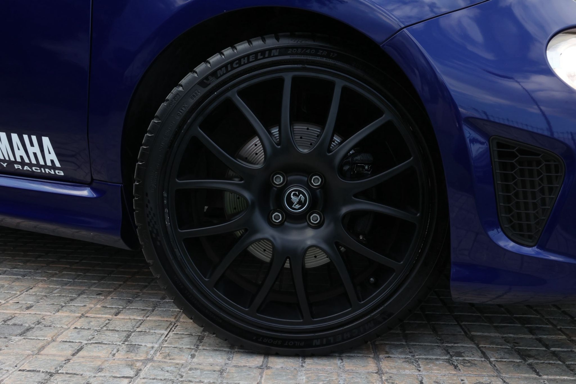 ABARTH 595 CABRIO ED. MONSTER ENERGY YAMAHA