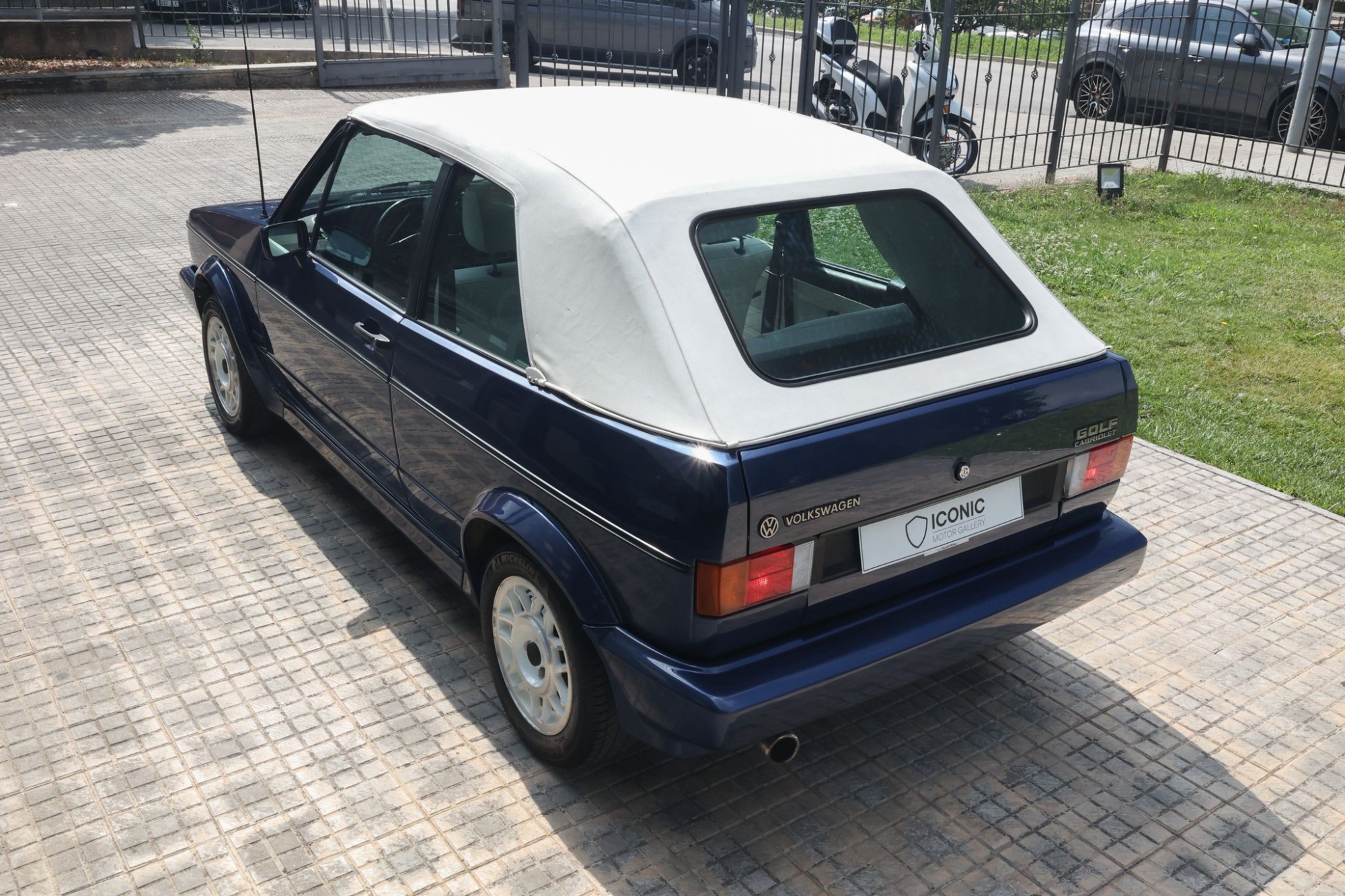 VOLKSWAGEN GOLF MK1 CABRIOLET