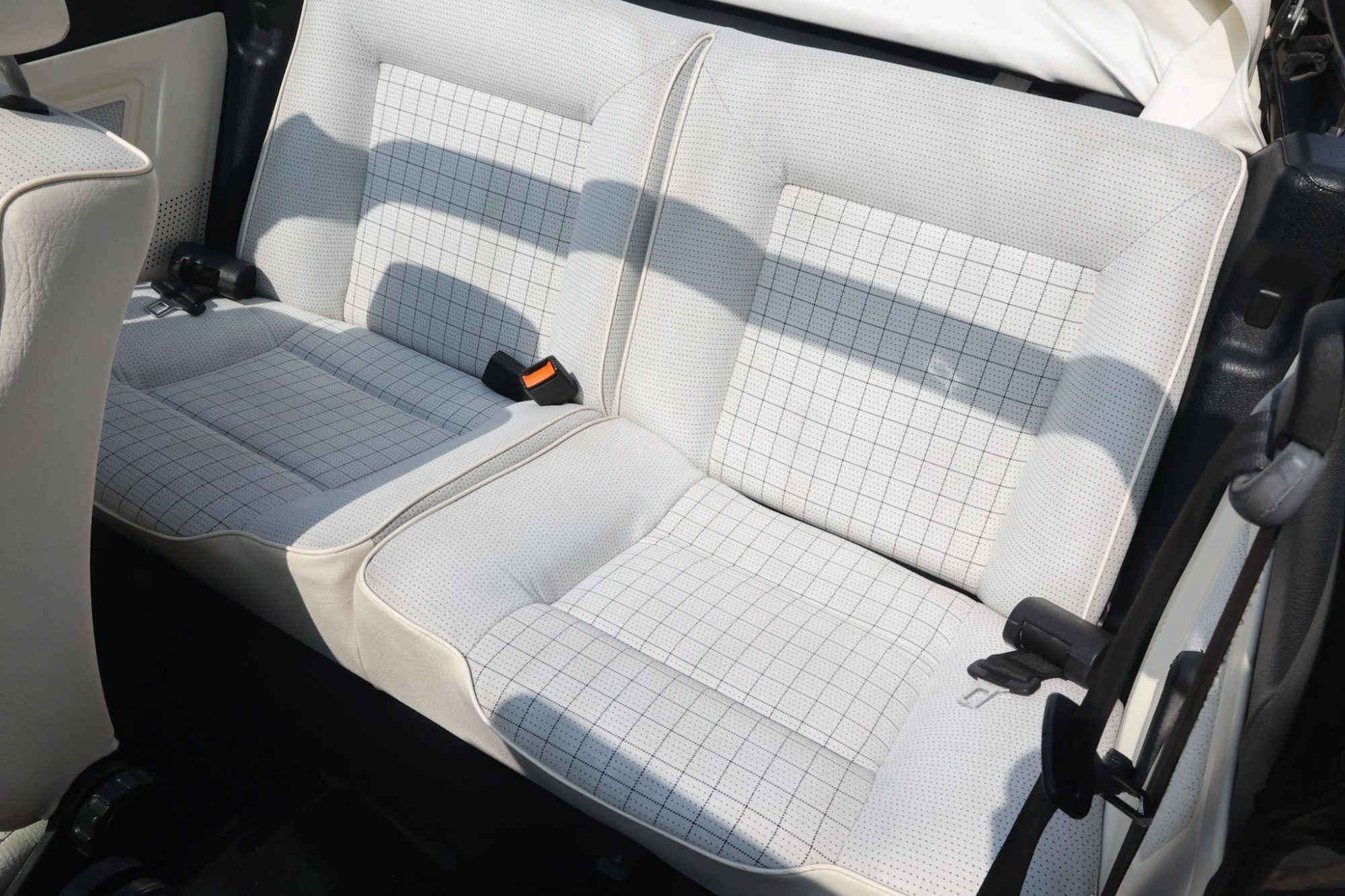 VOLKSWAGEN GOLF MK1 CABRIOLET