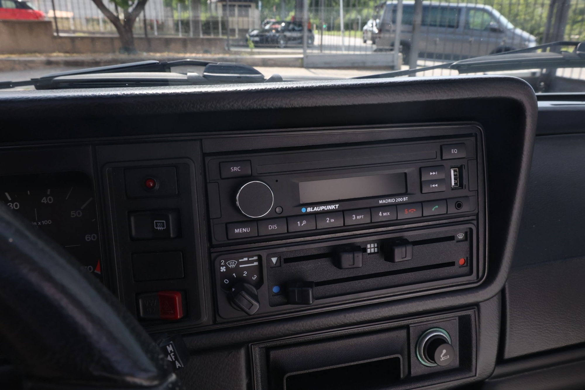 VOLKSWAGEN GOLF MK1 CABRIOLET