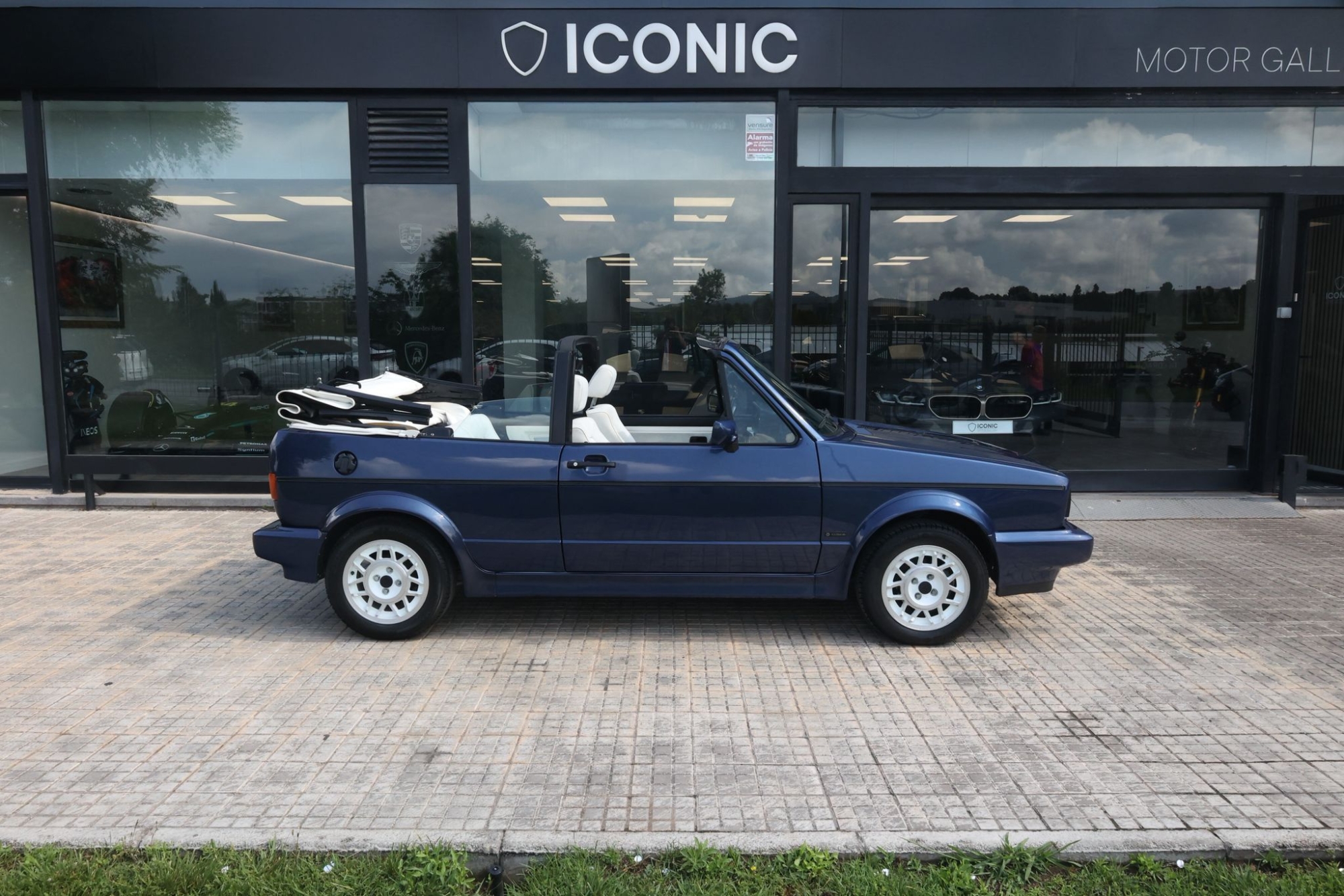 VOLKSWAGEN GOLF MK1 CABRIOLET