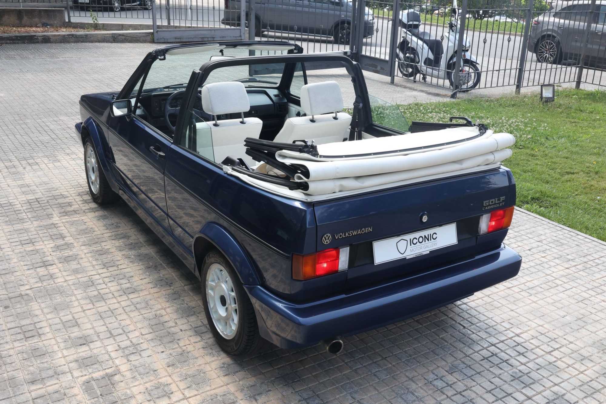 VOLKSWAGEN GOLF MK1 CABRIOLET