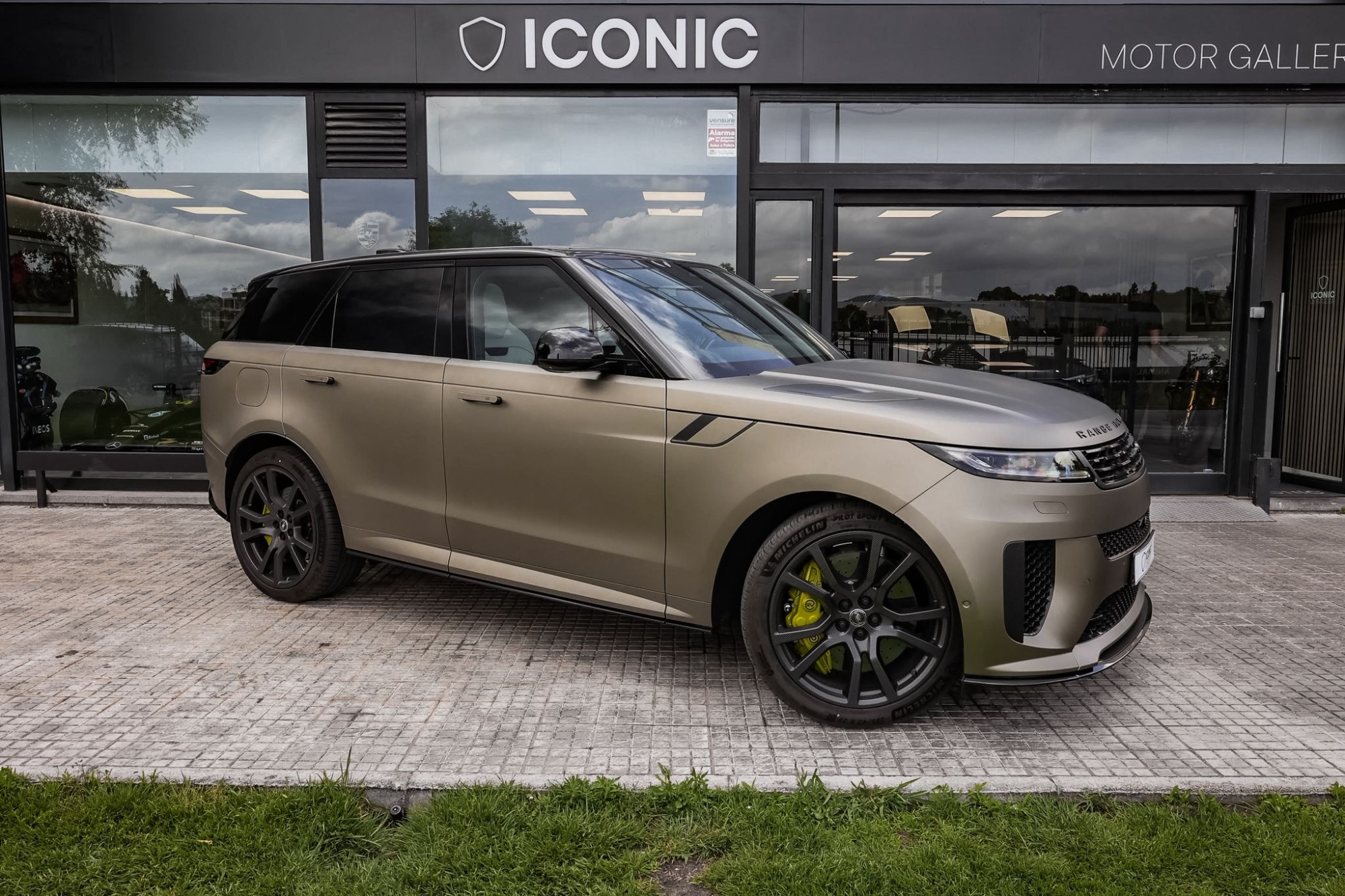 LAND-ROVER RANGE ROVER SPORT SV EDITION ONE