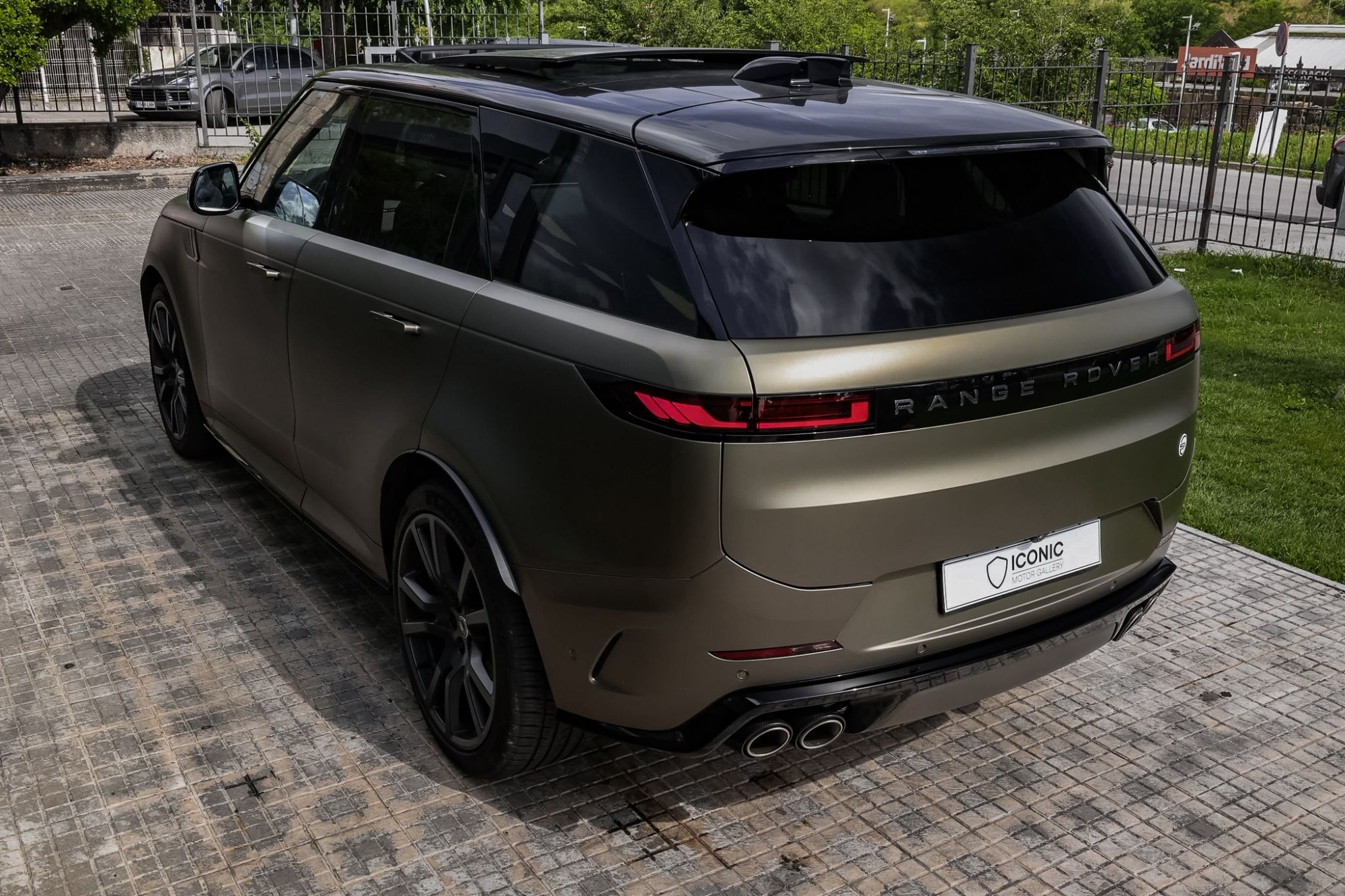 LAND-ROVER RANGE ROVER SPORT SV EDITION ONE