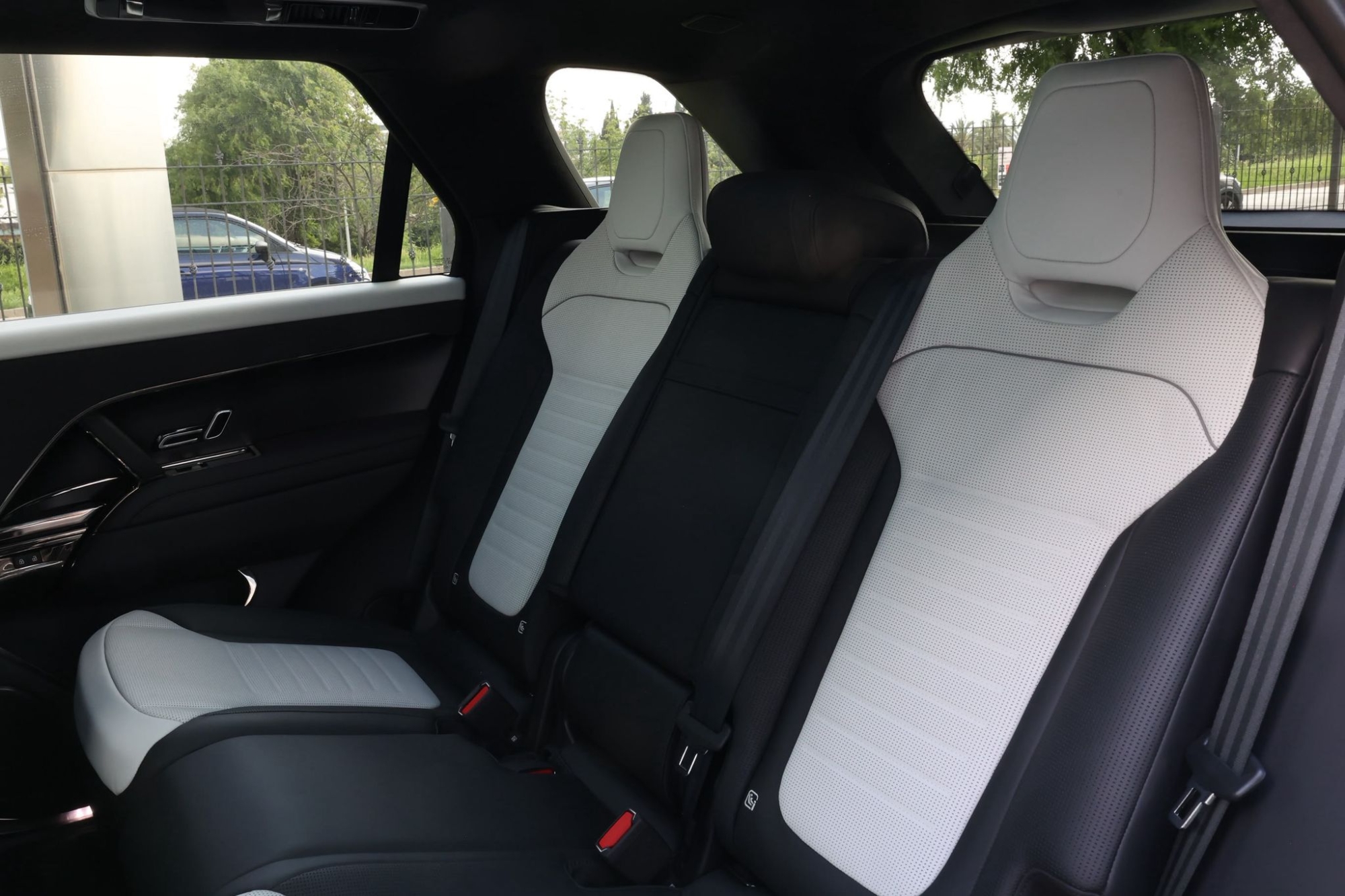 LAND-ROVER RANGE ROVER SPORT SV EDITION ONE
