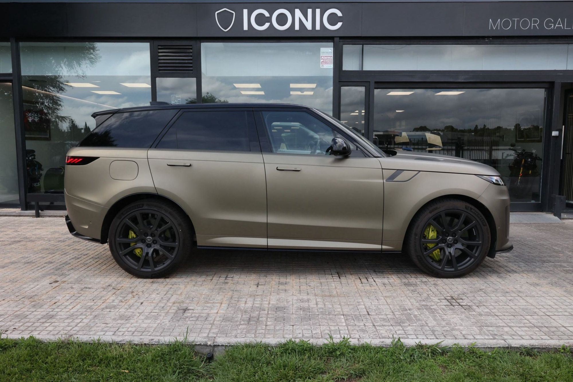 LAND-ROVER RANGE ROVER SPORT SV EDITION ONE