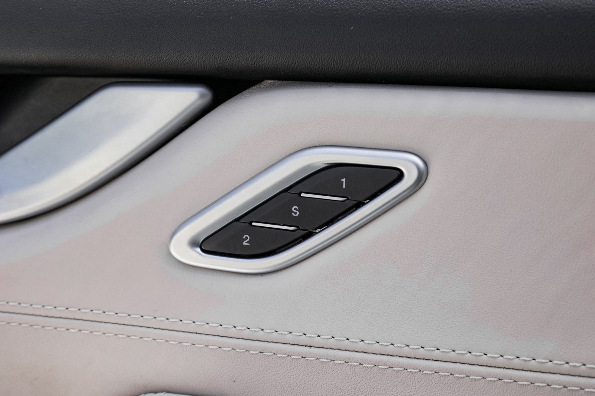 MASERATI LEVANTE SQ4