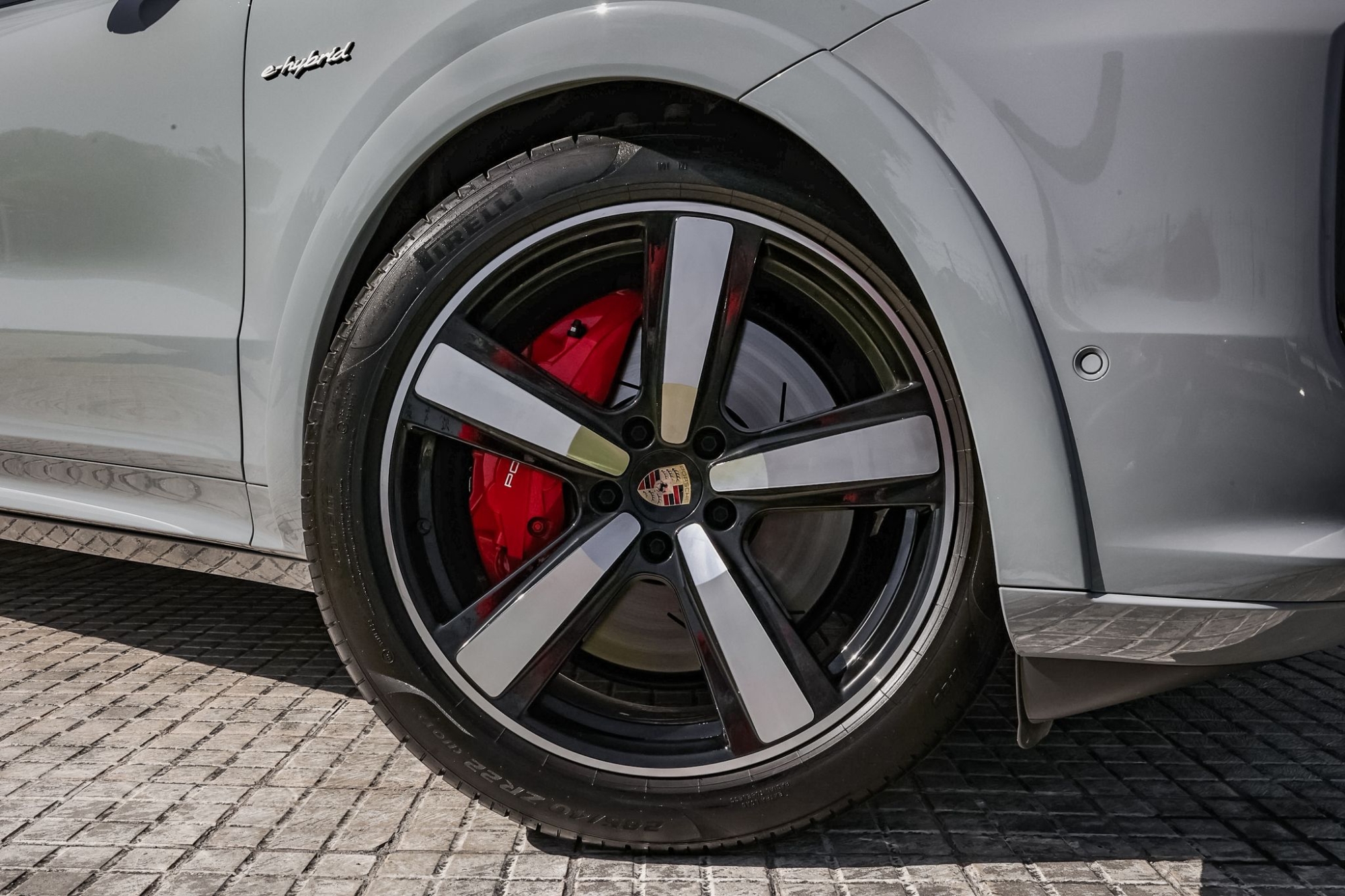 PORSCHE CAYENNE TURBO E-HYBRID COUPÉ