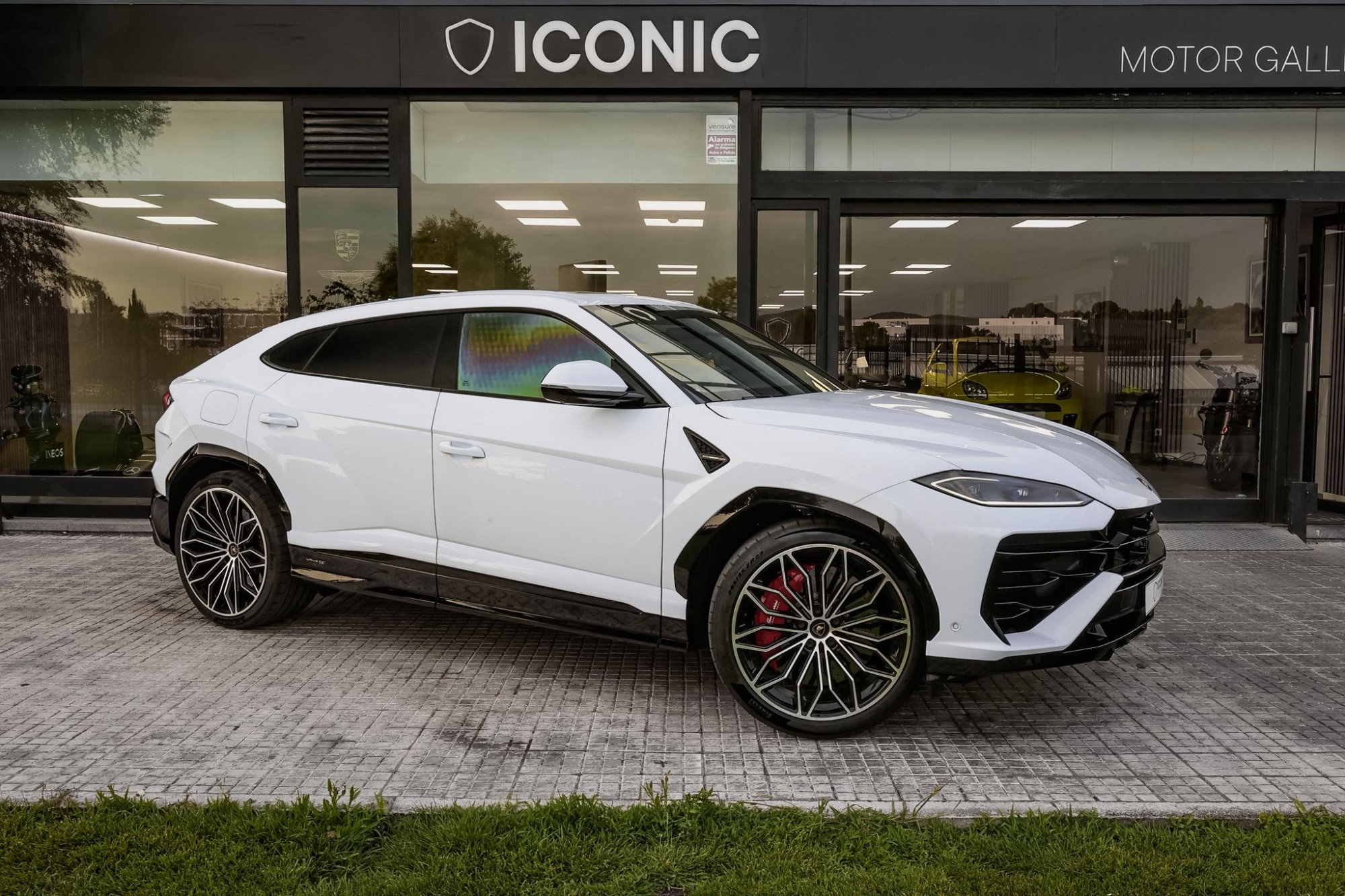 LAMBORGHINI URUS SE