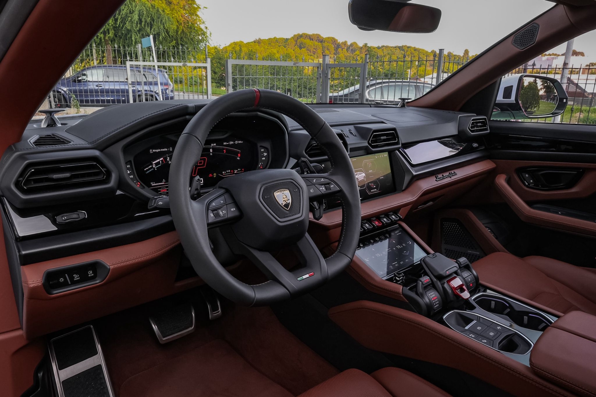 LAMBORGHINI URUS SE