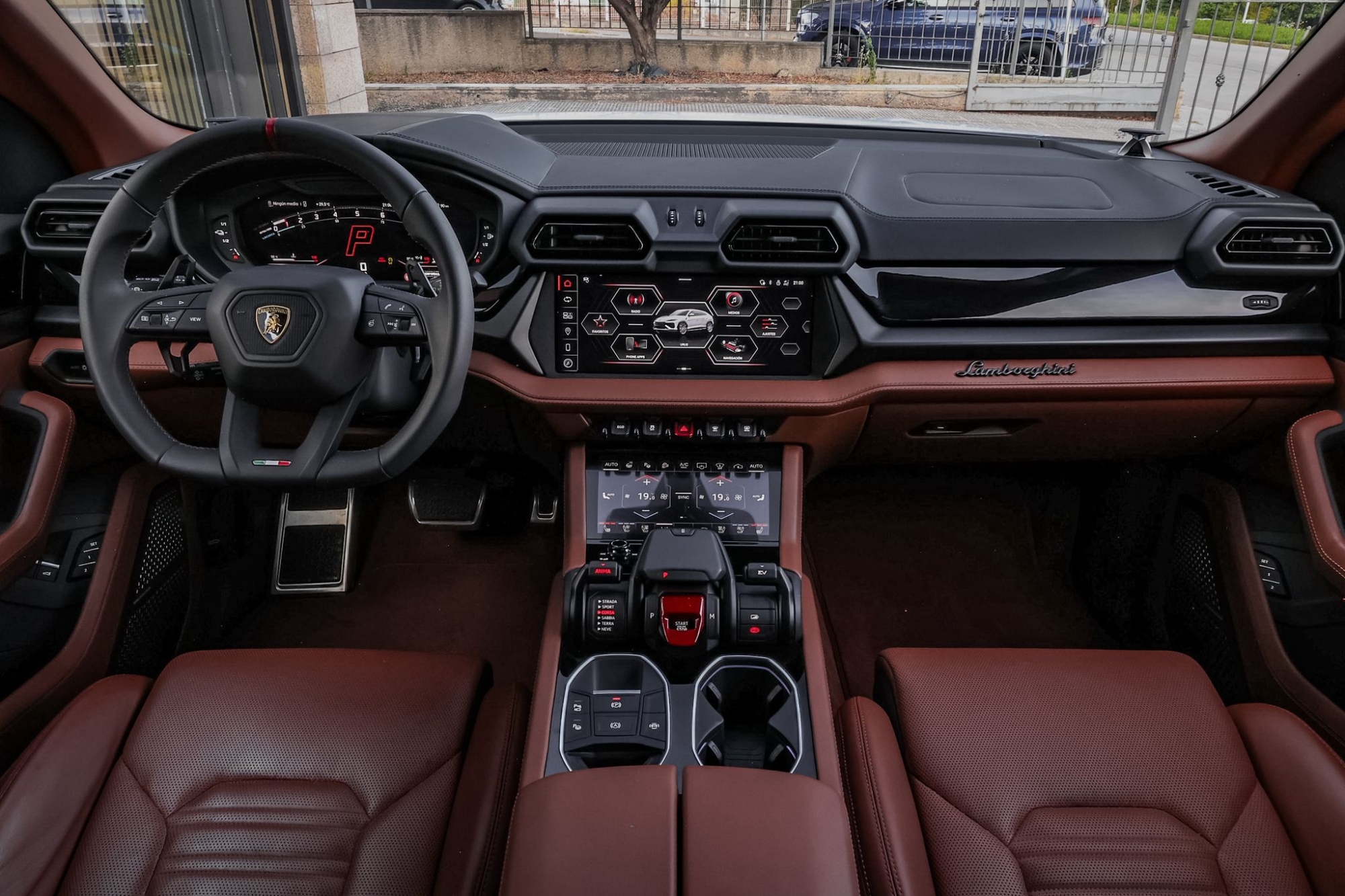 LAMBORGHINI URUS SE