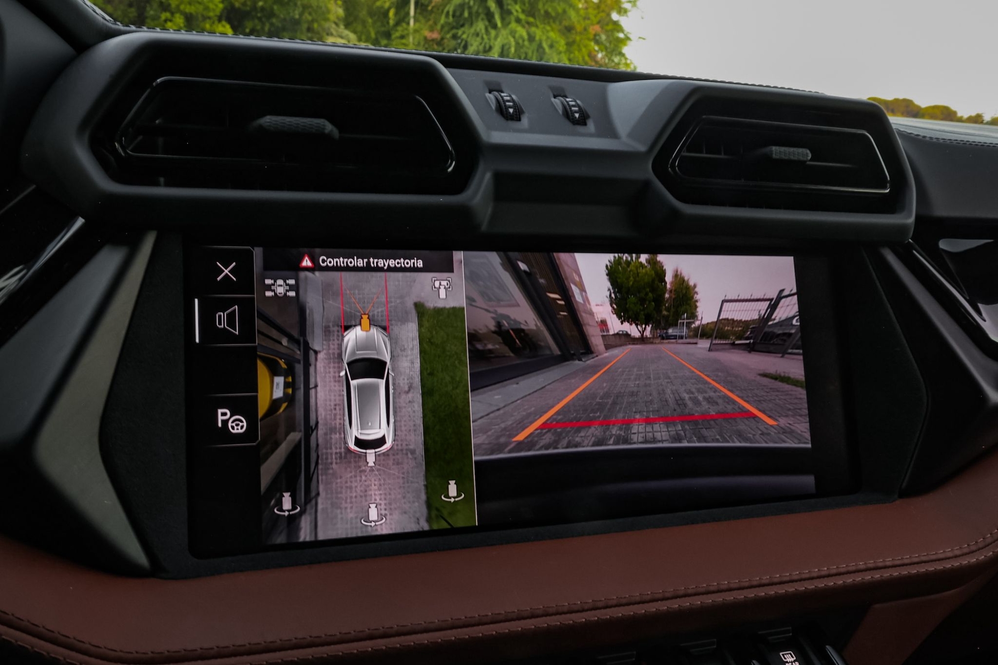 LAMBORGHINI URUS SE