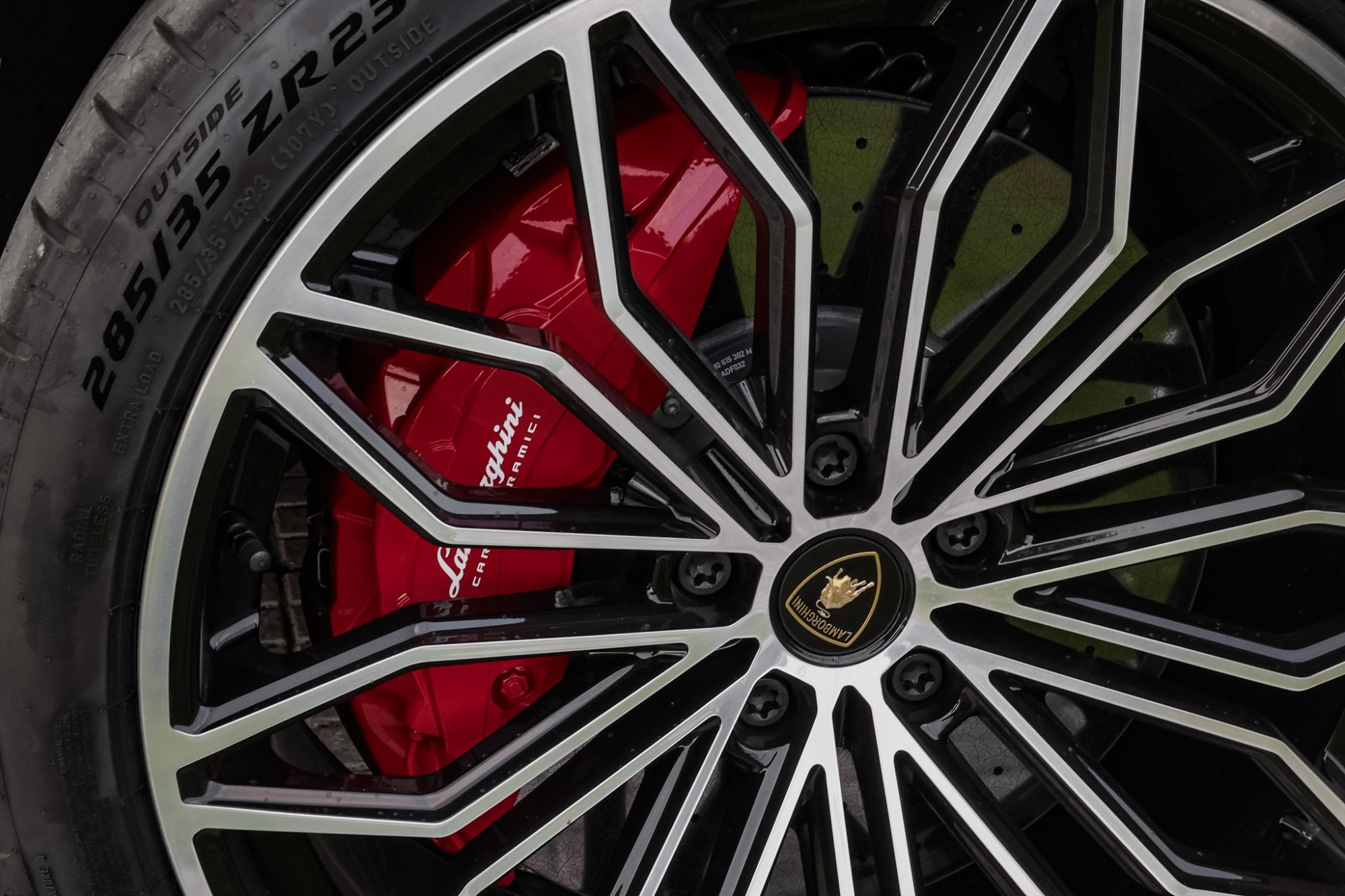 LAMBORGHINI URUS SE
