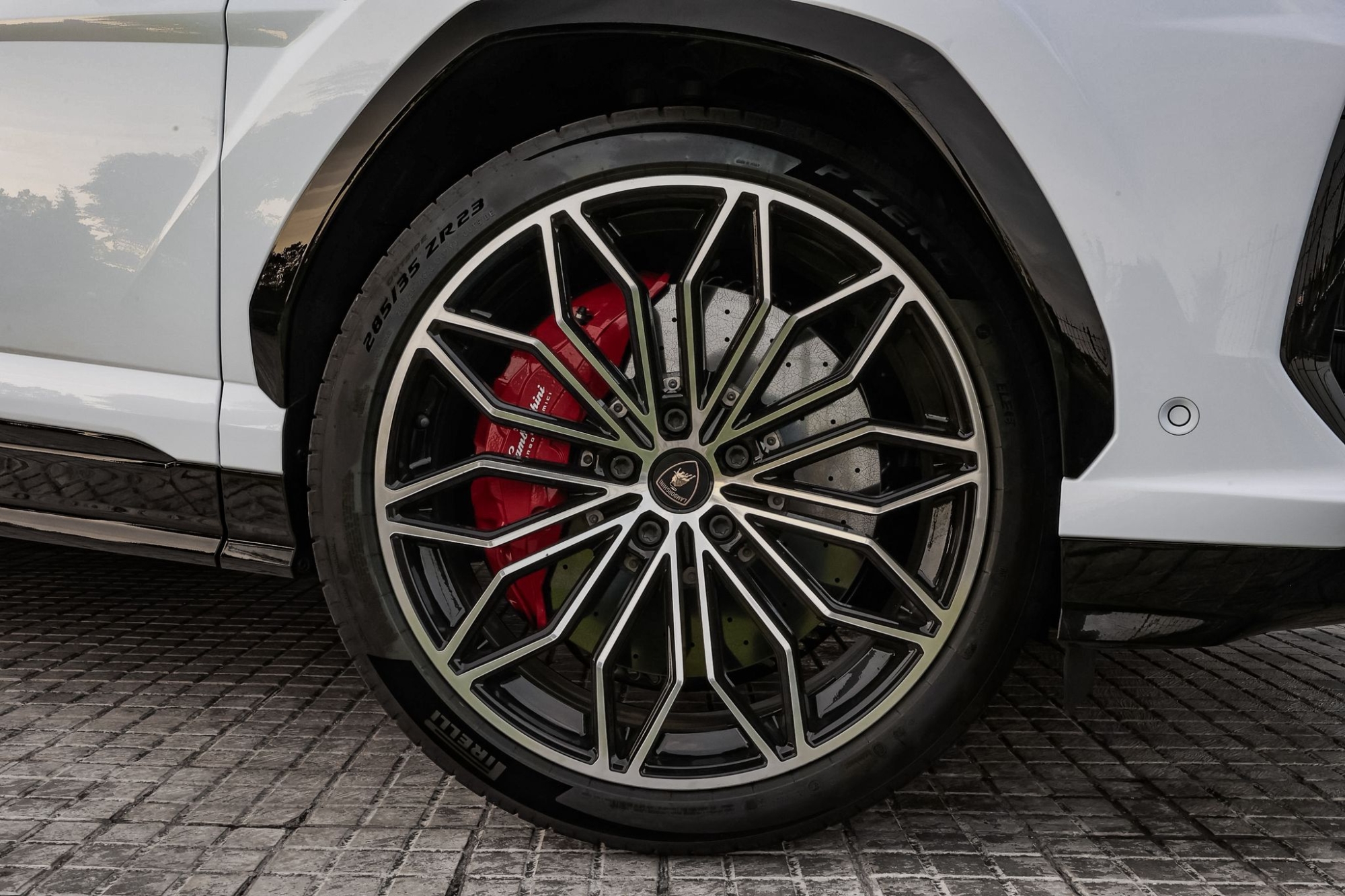 LAMBORGHINI URUS SE
