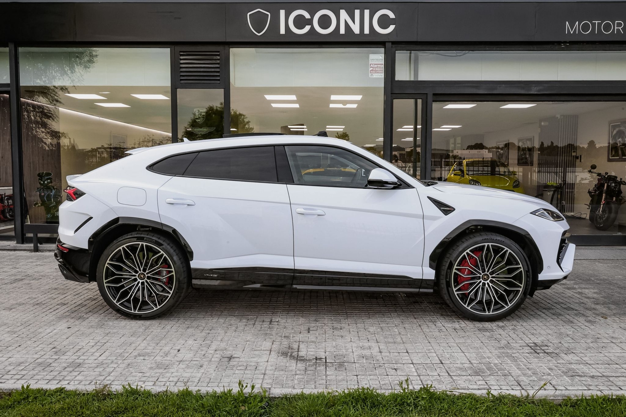 LAMBORGHINI URUS SE