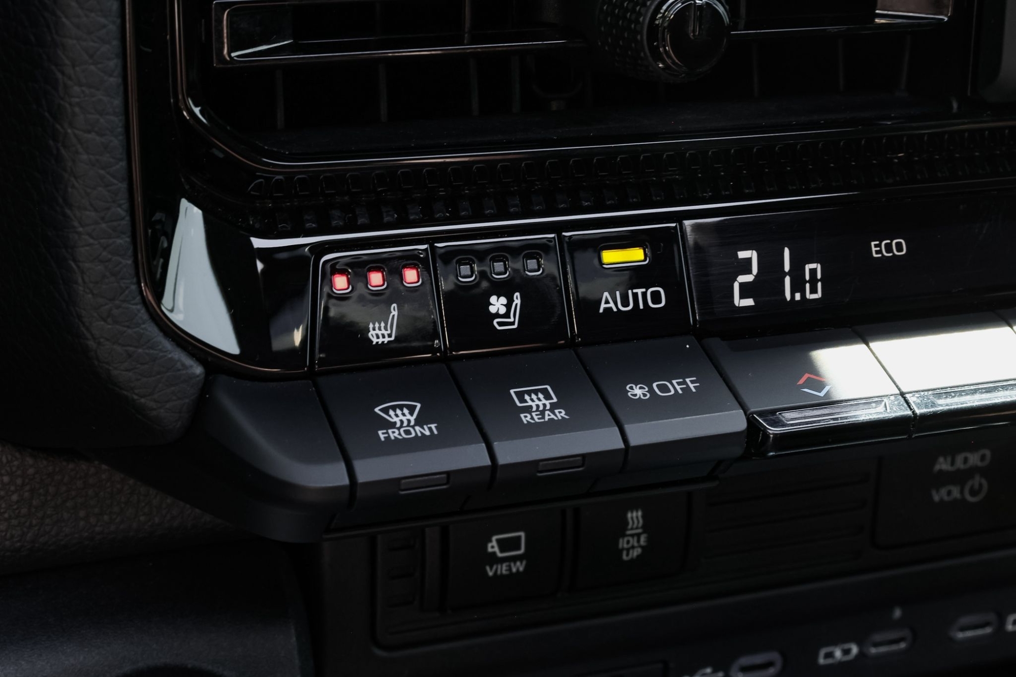 TOYOTA LAND CRUISER MILD-HYBRID VX-L 