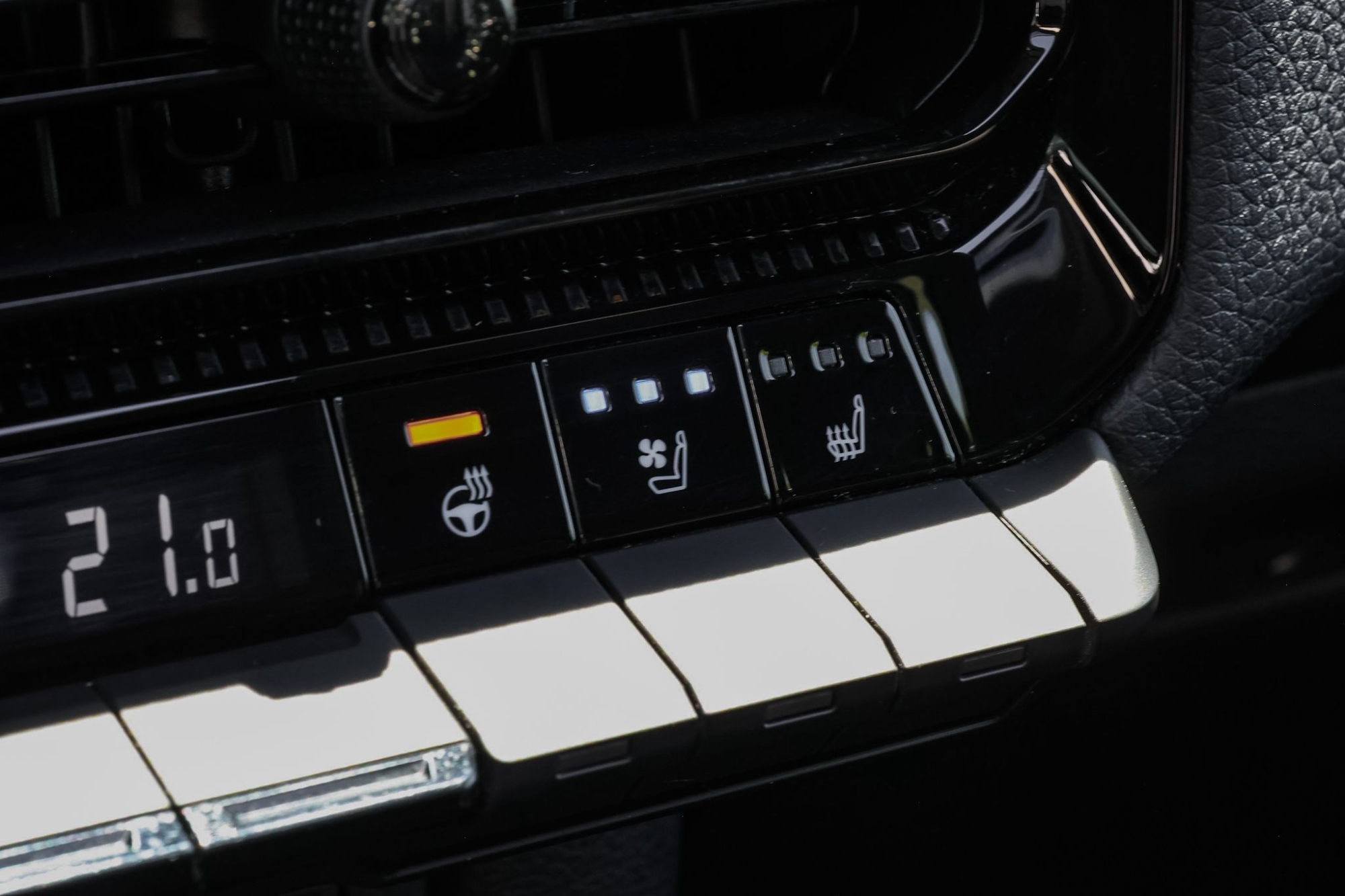 TOYOTA LAND CRUISER MILD-HYBRID VX-L 