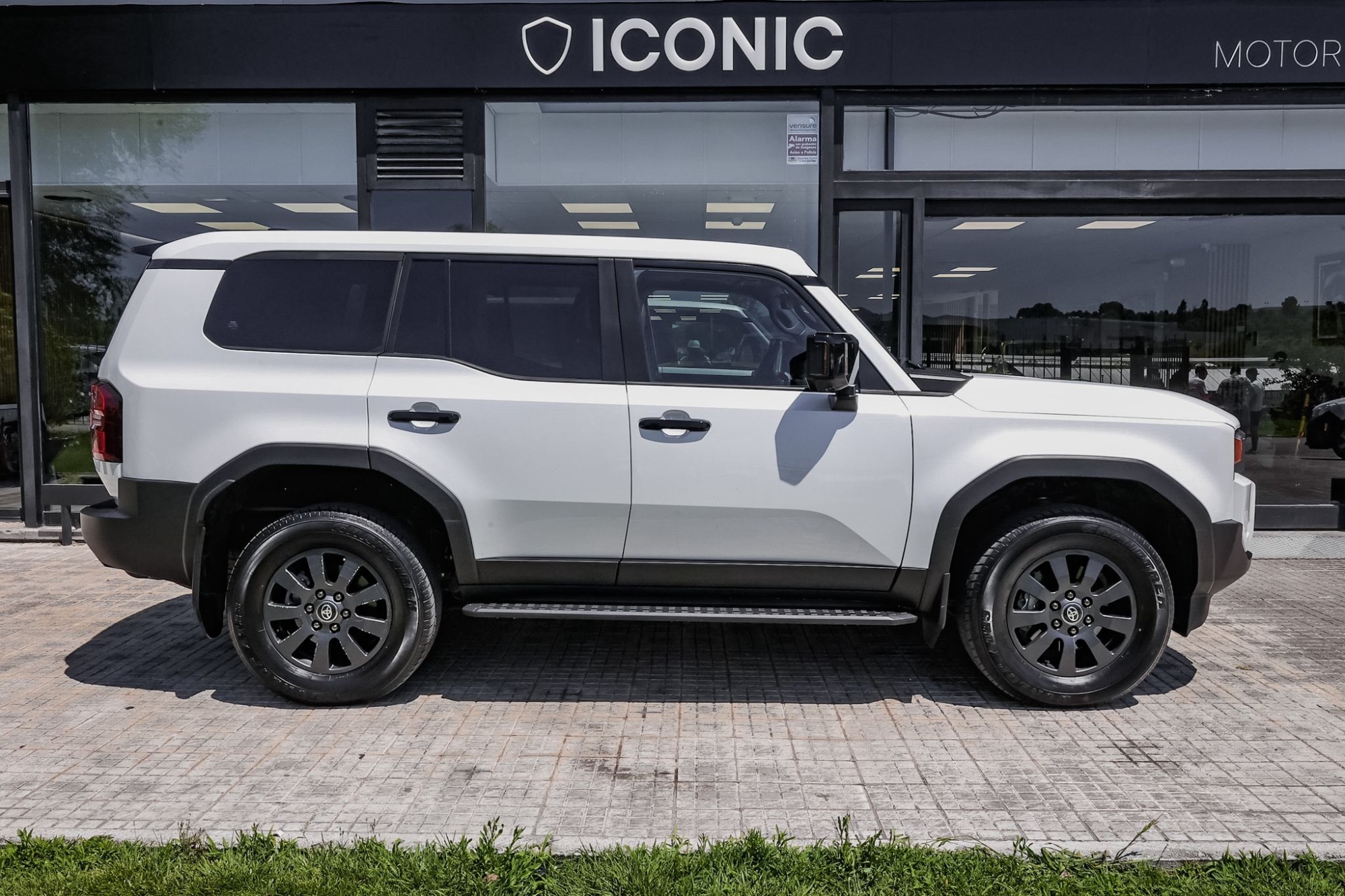 TOYOTA LAND CRUISER MILD-HYBRID VX-L 