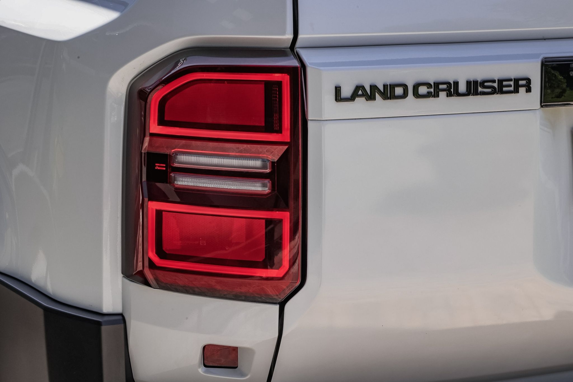 TOYOTA LAND CRUISER MILD-HYBRID VX-L 