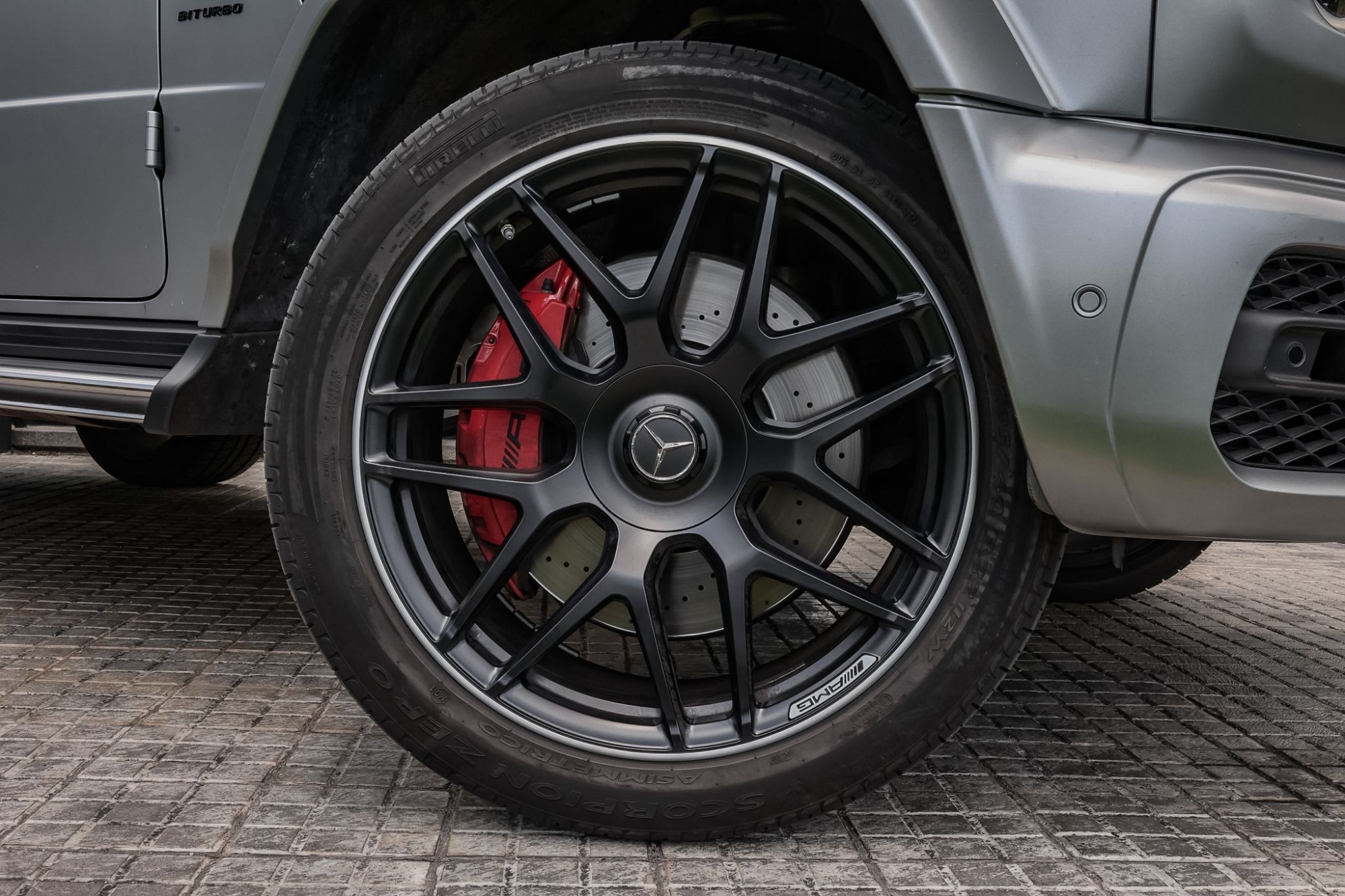 MERCEDES-BENZ G63 AMG
