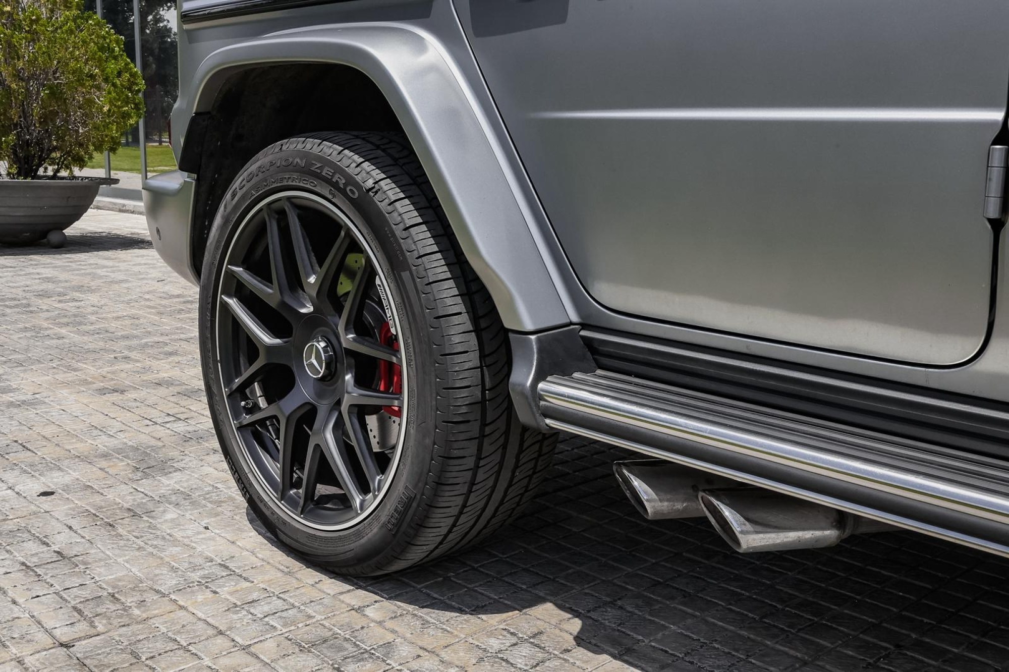 MERCEDES-BENZ G63 AMG