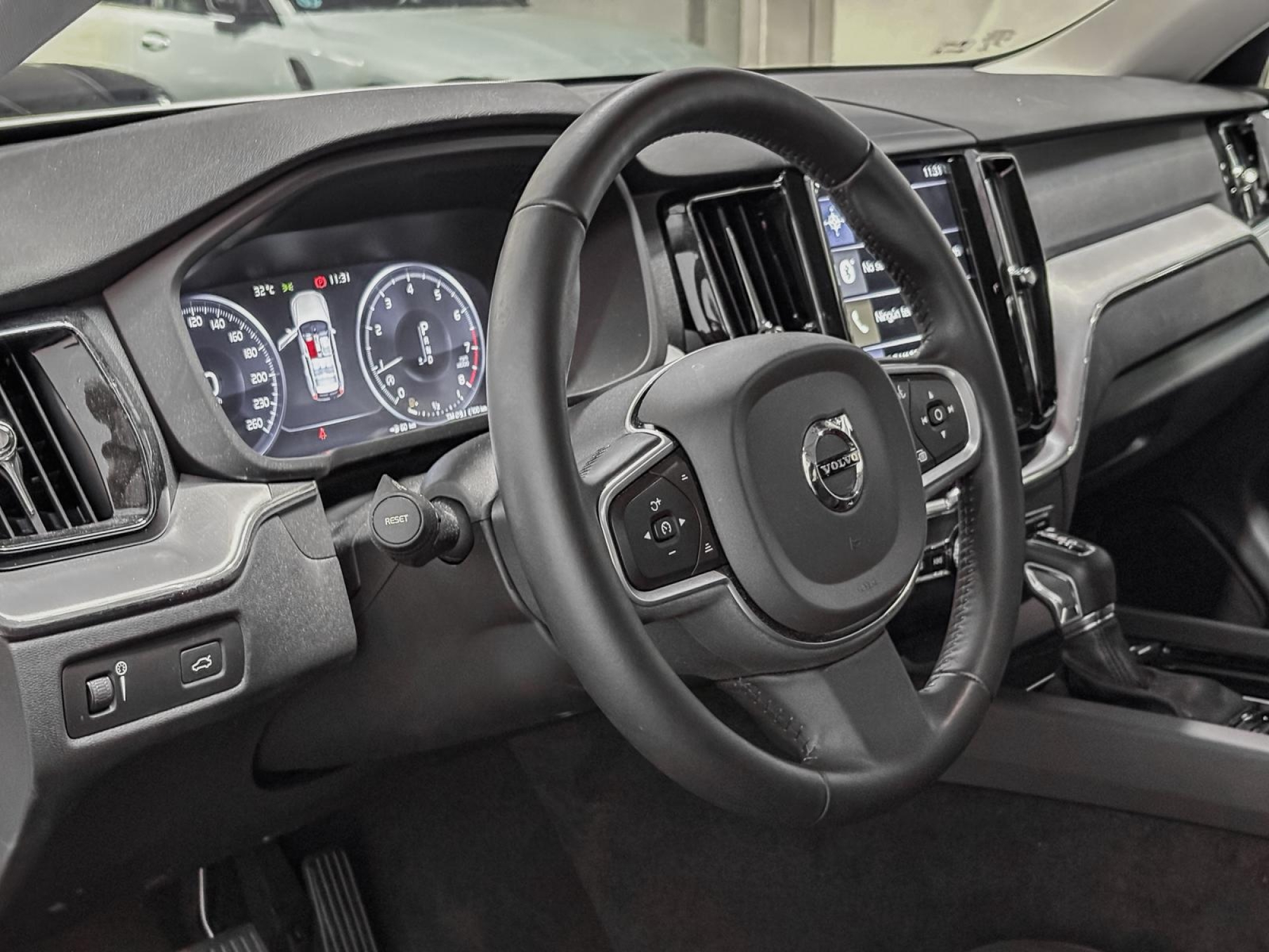 VOLVO XC60 T5 MOMENTUM