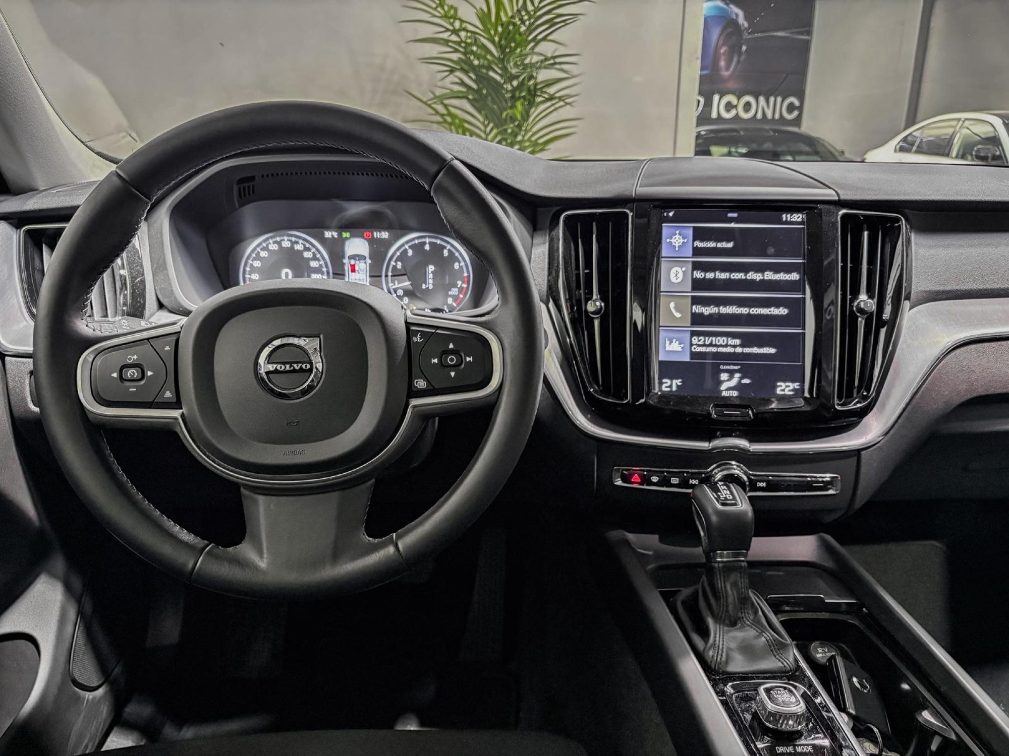 VOLVO XC60 T5 MOMENTUM
