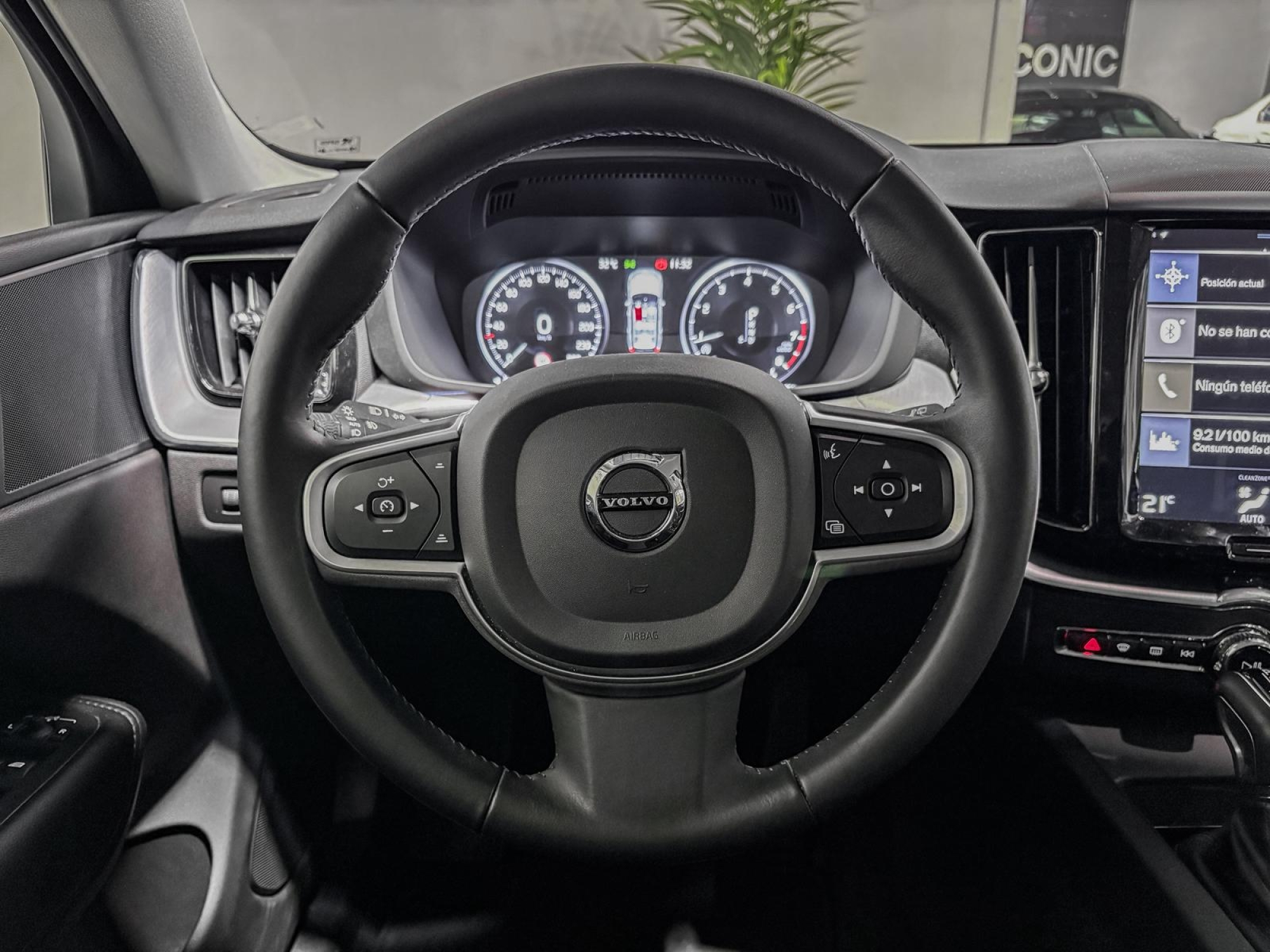VOLVO XC60 T5 MOMENTUM