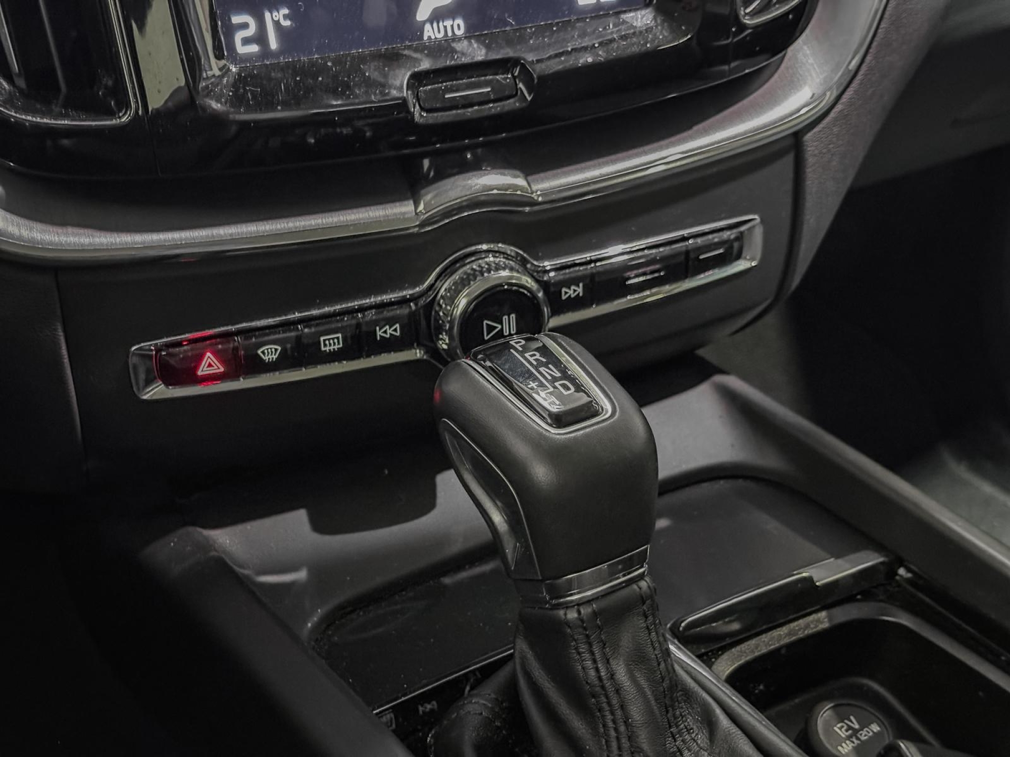 VOLVO XC60 T5 MOMENTUM