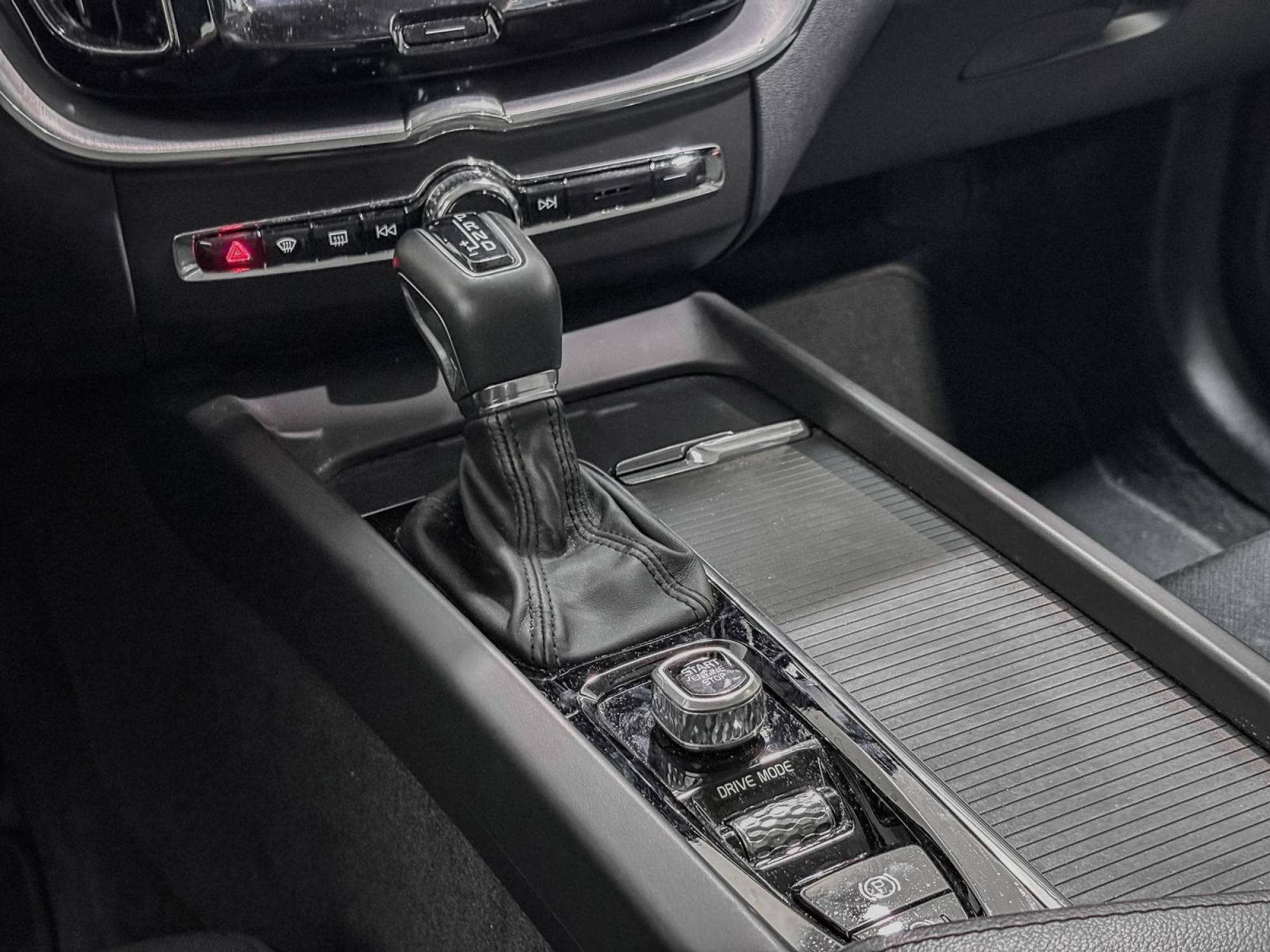 VOLVO XC60 T5 MOMENTUM
