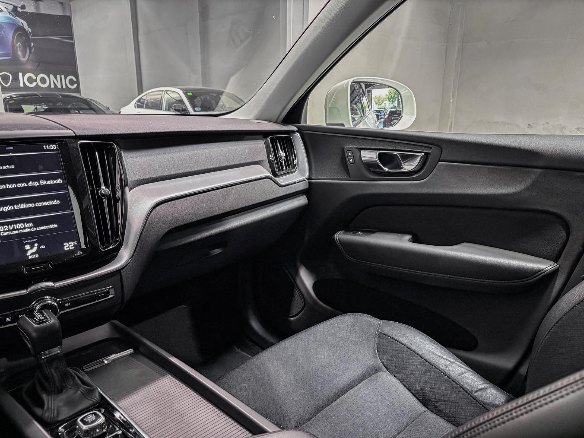 VOLVO XC60 T5 MOMENTUM