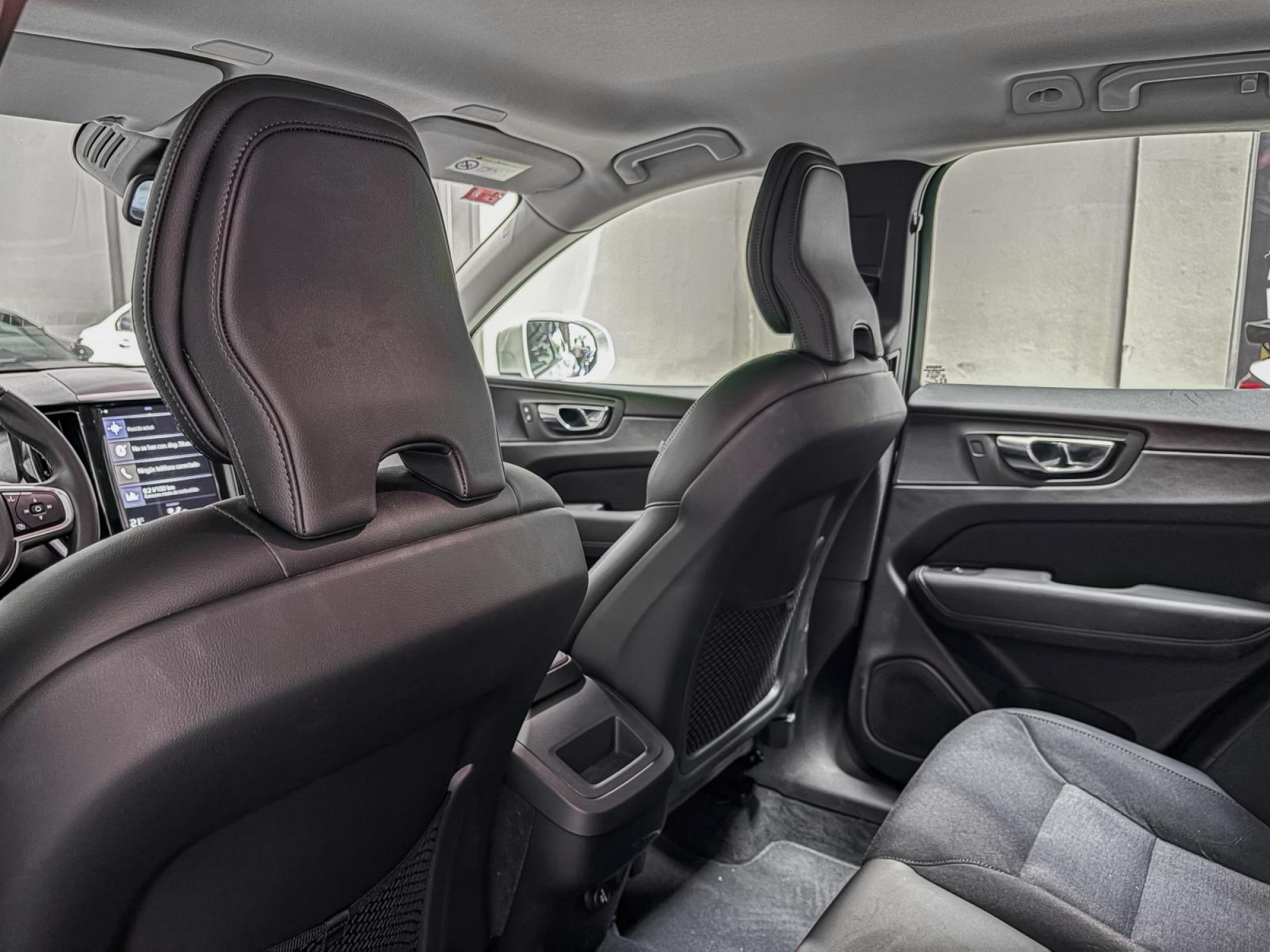 VOLVO XC60 T5 MOMENTUM