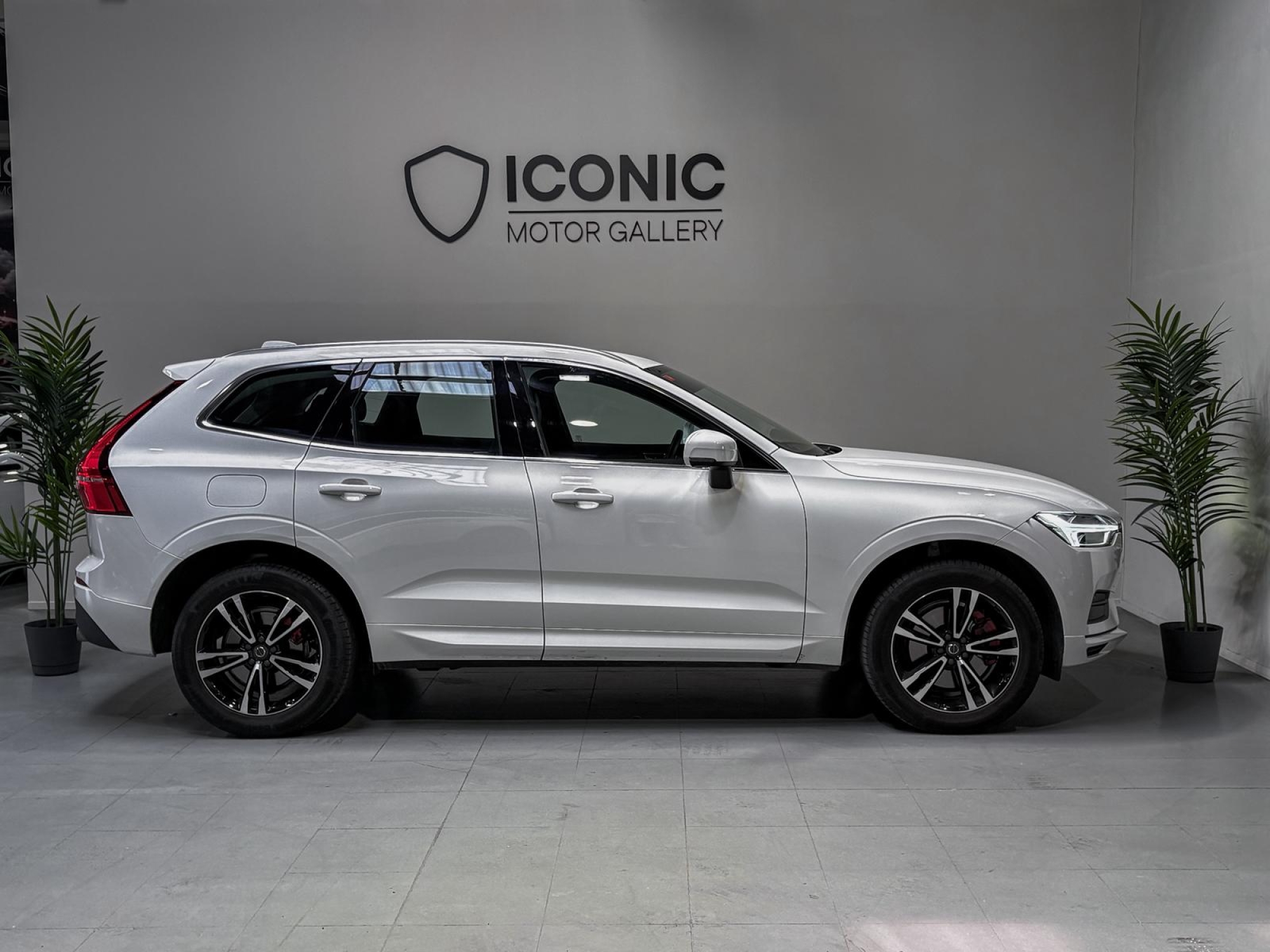 VOLVO XC60 T5 MOMENTUM