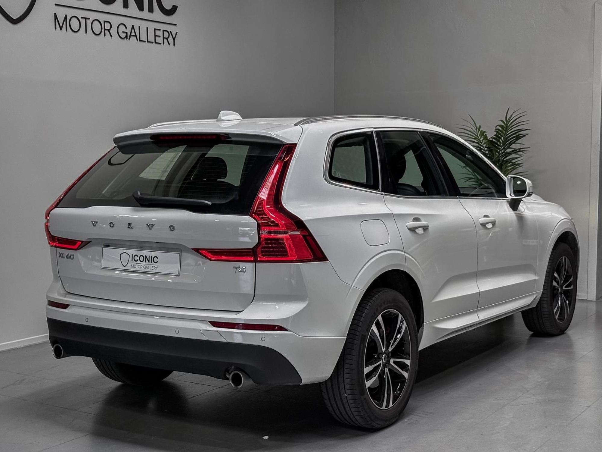 VOLVO XC60 T5 MOMENTUM