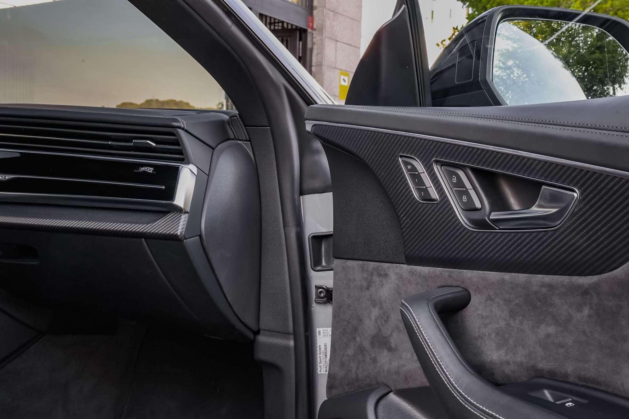 AUDI RSQ8