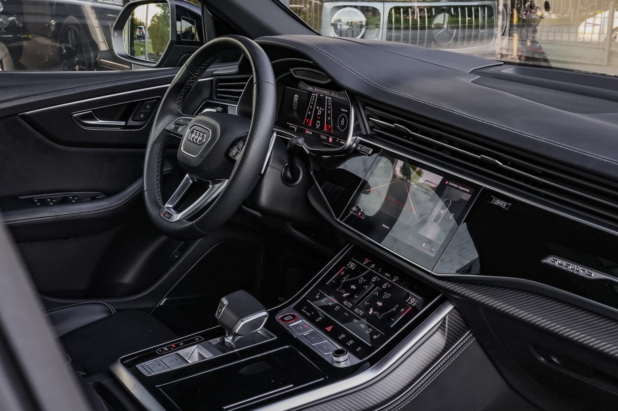 AUDI RSQ8
