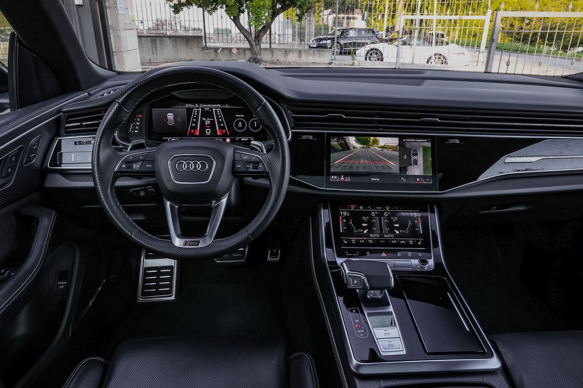 AUDI RSQ8